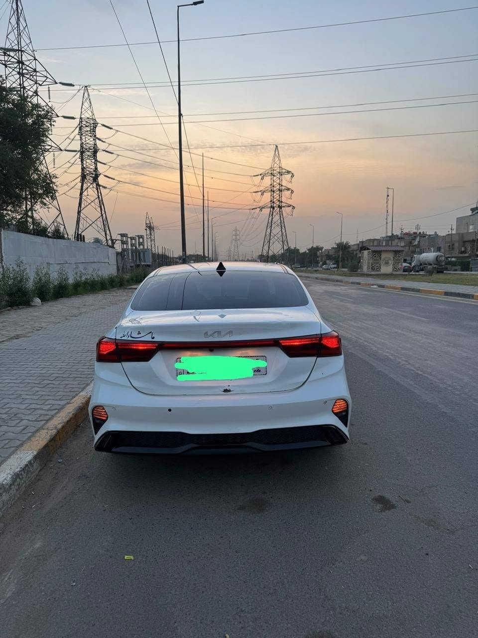 فورتي ٢٤ • ابيض صدفي • مكينة ٢٠٠٠