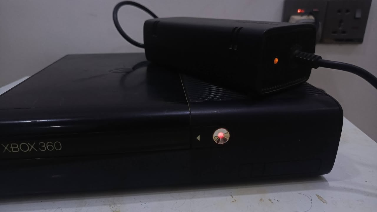 السعـر 35 الف
اكس بوكس 360 ابيعه فحم
ماعرف شنو عطله وتصليحه الف لو 50 مادري (ابيع فحـم)
نضافة الجهاز نفس الصور

(جهاز مع محولة فقط بدون هارد)

مكاني ناصريـه
للاستفسار: ***********
