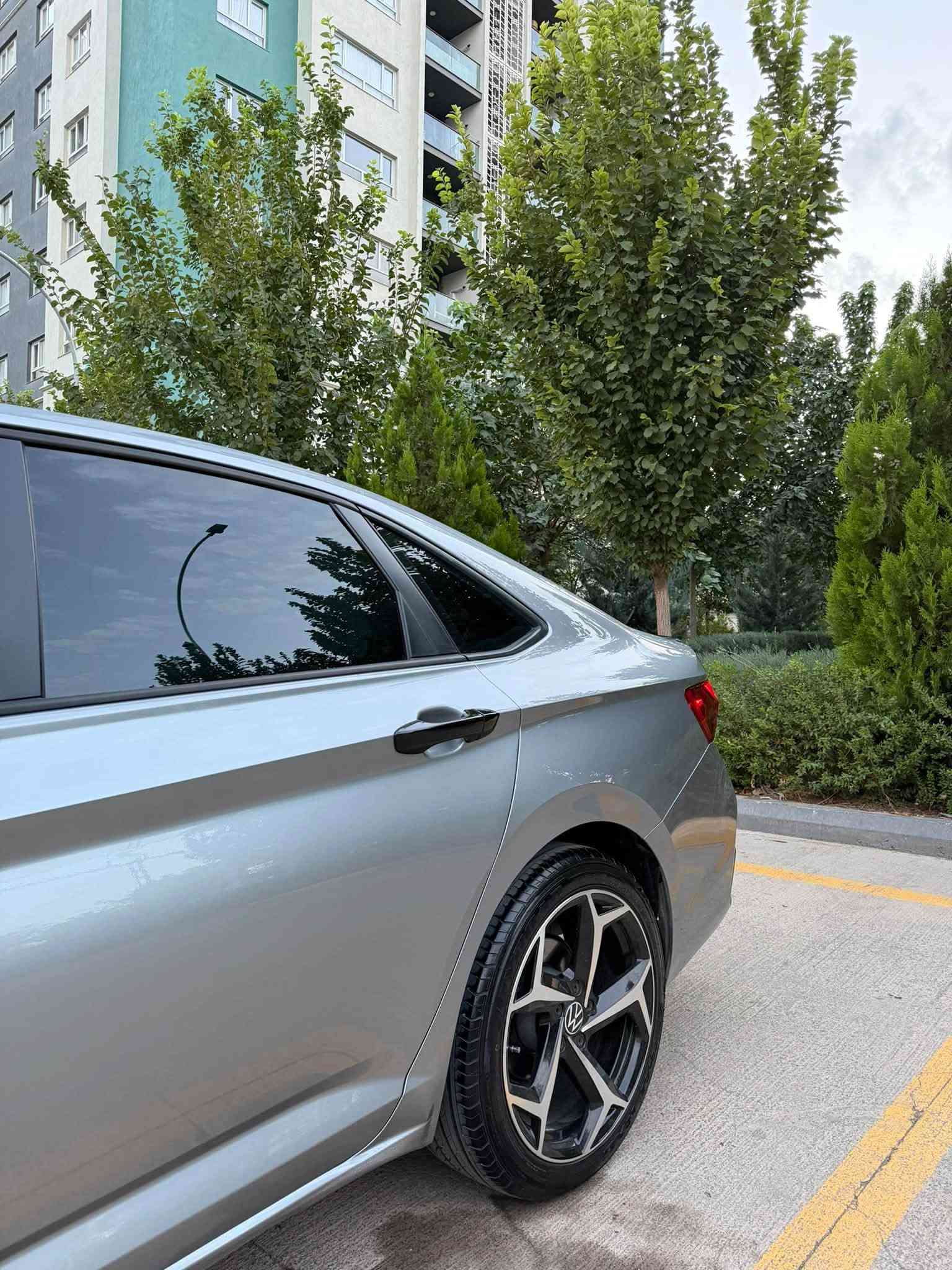 jetta 2024 1.5 turbo S sport
سلام عليكم  ماشاءالله لە ماڵی هەموو لایەک 
جیتا مواسەفات س سپۆرت  ٢٠٢٤ ٥١٠٠٠ کیلۆمەتر هەزار رۆشتوە
 مواسەفات  . رادار . خەتی جادا . کوشن هیتەر . 
تەبرید لەمس . 
گێج ئەلیکترۆنی  بە ٣ بەشی جیاواز تەحەکومی پێ ئەکرێ
٣ گێر ئۆتۆ.عادی.سپۆرت.تەعدیل سورعە. ئۆتۆ ستارت ئستۆپ
 بە ناو خۆمەوەیە هەمو شتێکی تازەیە سێرڤز کراوە هەمو گیانی بە شەرت ئەیەمێ تازە یە سارەکە جاملخی سەکنی بۆیاخە بێ 
ناو گرتن.....  نرخی ١٣٤ مەعامەلەیەکی زۆر کەم.  شوێن سلێمانی
***********  
*********** وەتسئاپ ی لەسەرە

نص مكتوب في الصور:
- ***********