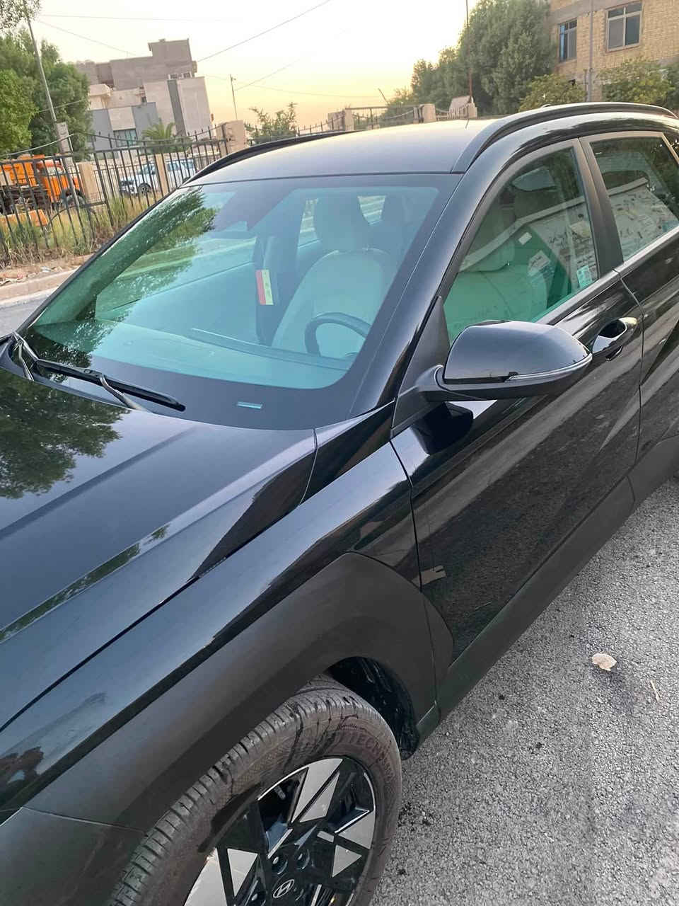 كونا 2024  رقم بغداد
محرك 2000 دوش 

داخل ابيض

فول مواصفات عدا الفتحة 
( تبريد قطعتين ، كشن كهرباء ، رادار وتحديد مسار وكروز سرعة ، مود درايف ، تشغيل عن بعد ، كاميرا خلفية ، ويل كروم الجديد ، شاشة متصل تدعم كار بلي وباقي مواصفات الكونا الشكل الجديد عدا الفتحة ) 

سيارة حادث خلفي جاملغ خلفي ايمن صبغ وباب الصندوق تبديل اسود بلادي. 

شادلها عازل حراري للشمس على كل الجام 

ماشية 33 الف كيلو متر 

بغداد / حي القادسية 

سعرها ١٦٨ ورقة 

للاستفسار ***********
