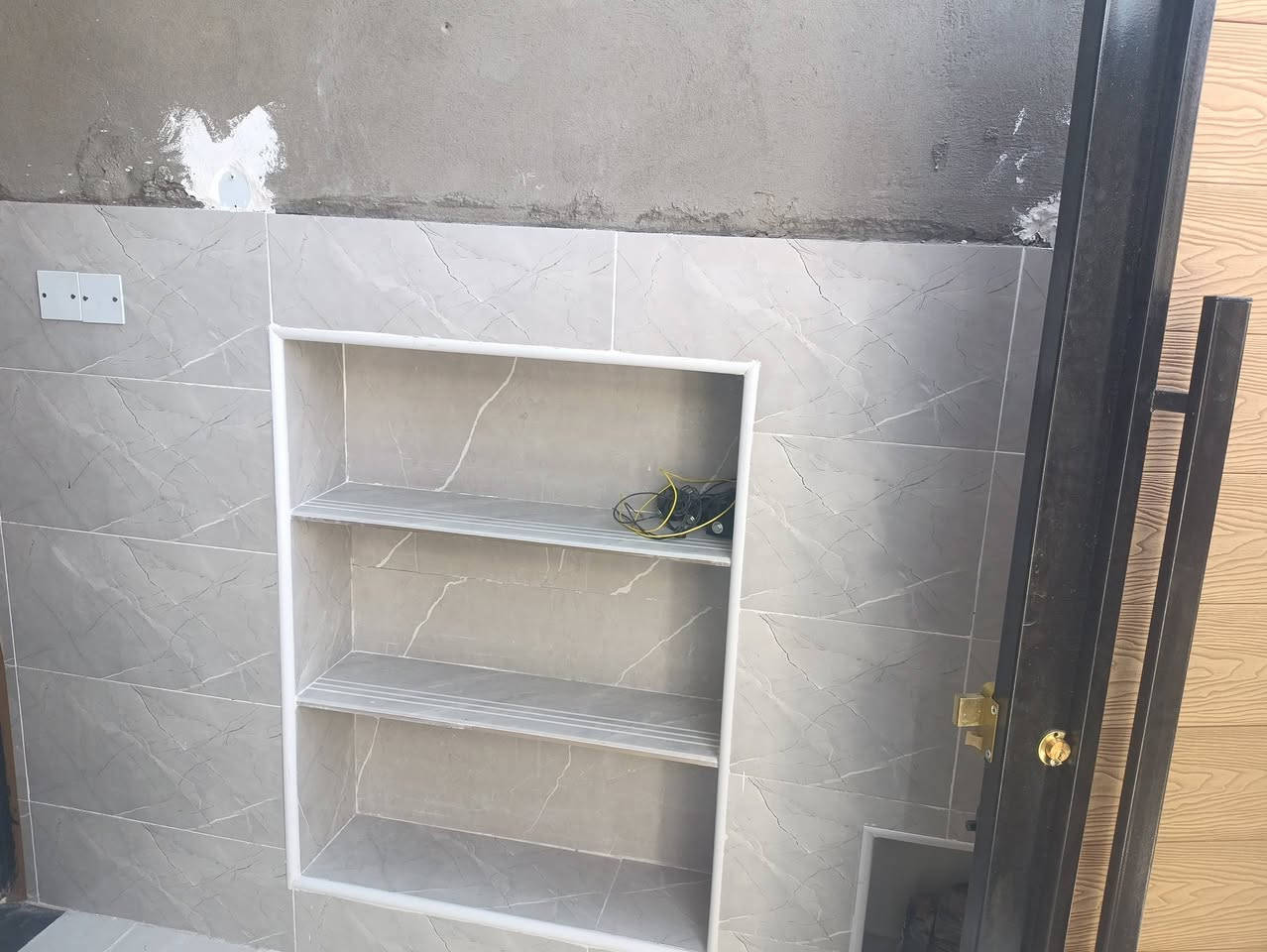 🏠 مشتمل للبيع في الكوت – حي الخضراء
مشتمل مساحة 5 × 20 متر، يتكون من:
استقبال
هول
مطبخ
منور
غرف نوم
صحيات خارجية وداخلية
بيتونة كاملة
📍 الموقع: الكوت – حي الخضراء
📞 للاستفسار والتفاصيل، التواصل على الخاص.اواتصل***********
