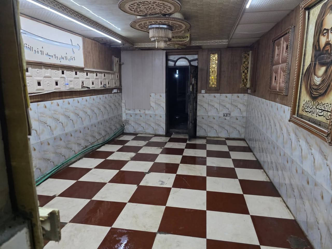 السلام عليكم شقه الايجار موقع كلش حلو مناوي باشه قريبه ع كورنيش البصرة غرفه هول مطبخ صحيات طارمه شقه كله سراميك مرتبه سعر الايجار 350 اتصال ***********

