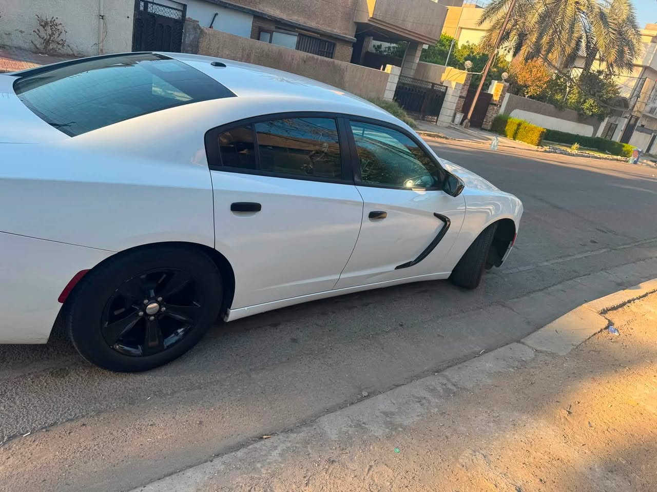 جارحر  موديل 2019 اللون ابيض وارد امريكي مواصفات SXT بصمه تشغيل وابواب وصندوق وكرسي كهرباء  شاشة كبيره وكامره خلفي  وحساسات اصلي داخل قماش بدون ايرباك حادث حرق بجم المحرك السيارة بدون اي ضربه بس حرق صار بيه صبغ البنيد والجاملغ الايسر و الايمن والدواخل مال المحرك صبغ بس الحرق ماشية 129 الف رقم بغداد  سونار يمك شوفه بااسمي تحويل مباشر مكان السيارة بغداد الصليخ او الاعظمية السعر 185 ورقه بيه مجال واذا اكو مراوس حسب القناعة للتواصل *********** ابوحسن
