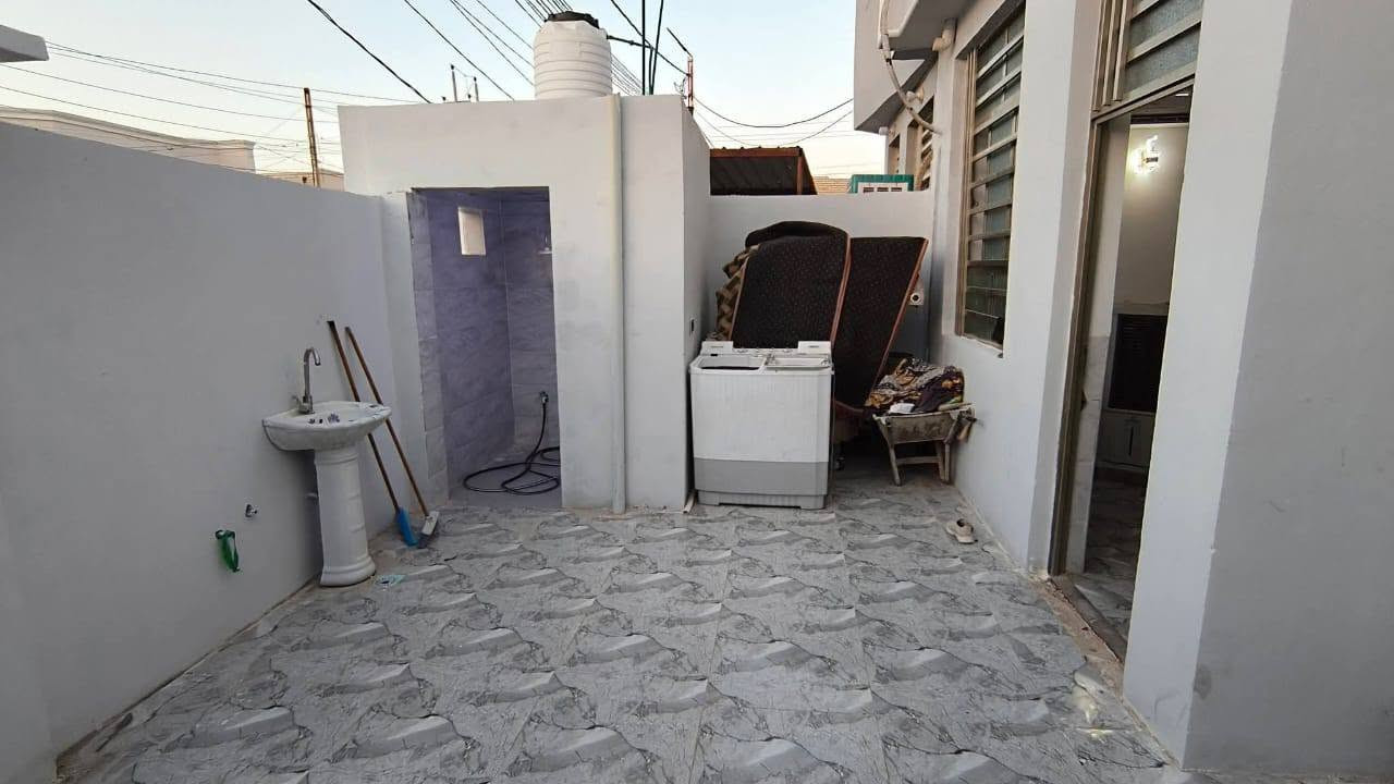 دار للبيع  🏡
ألمساحه 150 متر  مربعه
  عرض الشارع 17
 #طابو_زراعي_سند_٢٥_أقرار_محكمه
#مشمول_بل_تطويب
جاهز 🏠

بسعر 60 مليون #مع_المجال

غرف 2/صاله/مطبخ/صحيات 2/استقبال/كراج /مكشوفه 
الخدمات🏡
ماء/كهرباء/سوق/مدارس/تبليط/السطوح مزفته ابواب كامله تسكام /ابواب صحيات pps اصليه 

الموقع 🏡 ألنجف/شارع الصب عمود 314 سياج المطحنه
للتواصل 📞*********** 
@إشارة
