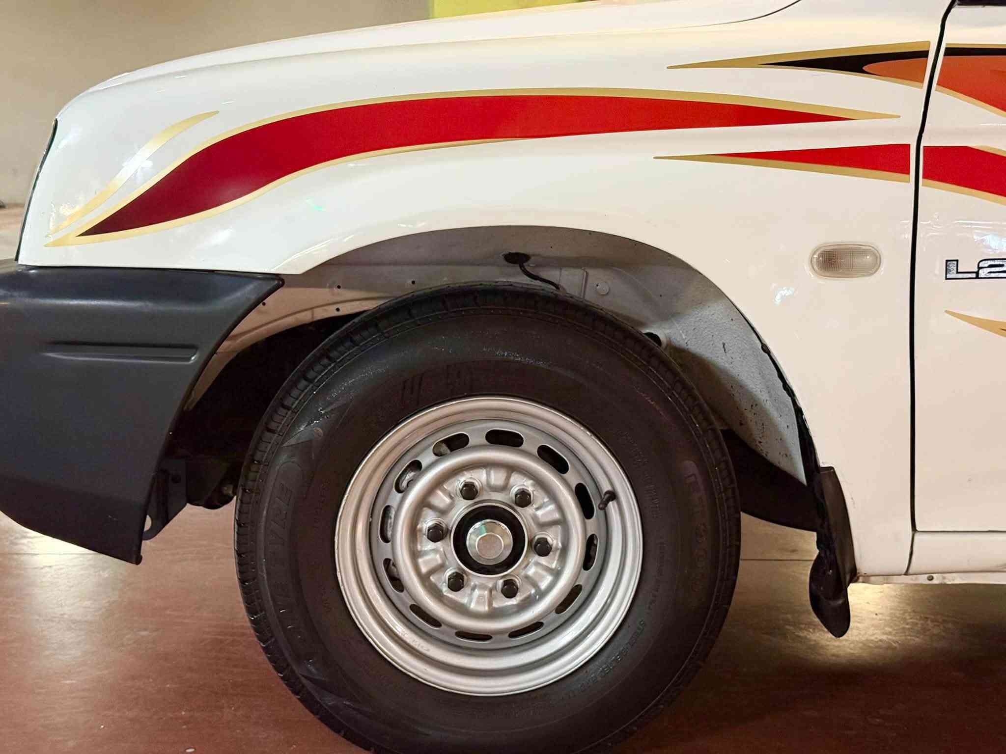 MITSUBISHI 2002
میتسوبیشی (٢٠٠٢)

بێ دەعم بێ لێدراو

یەك دینارمەسرەفی تیانیە

تەنهاسەنەوی بەسەرچوە

سەیارەکە لەڕەسمەکان جوانترە

گێڕومەکینەوتەقەوڕەقەی بەشەرت

چرکەی تیانیە باوڕناکەم لەجوانی 

ڕەفیقی هەبێت وەک بۆیاخ دوسێ پەڵەی هەیە 

خۆم کردومە بۆزانینی نرخ پەیوەنی بکە 

☎️(***********)
