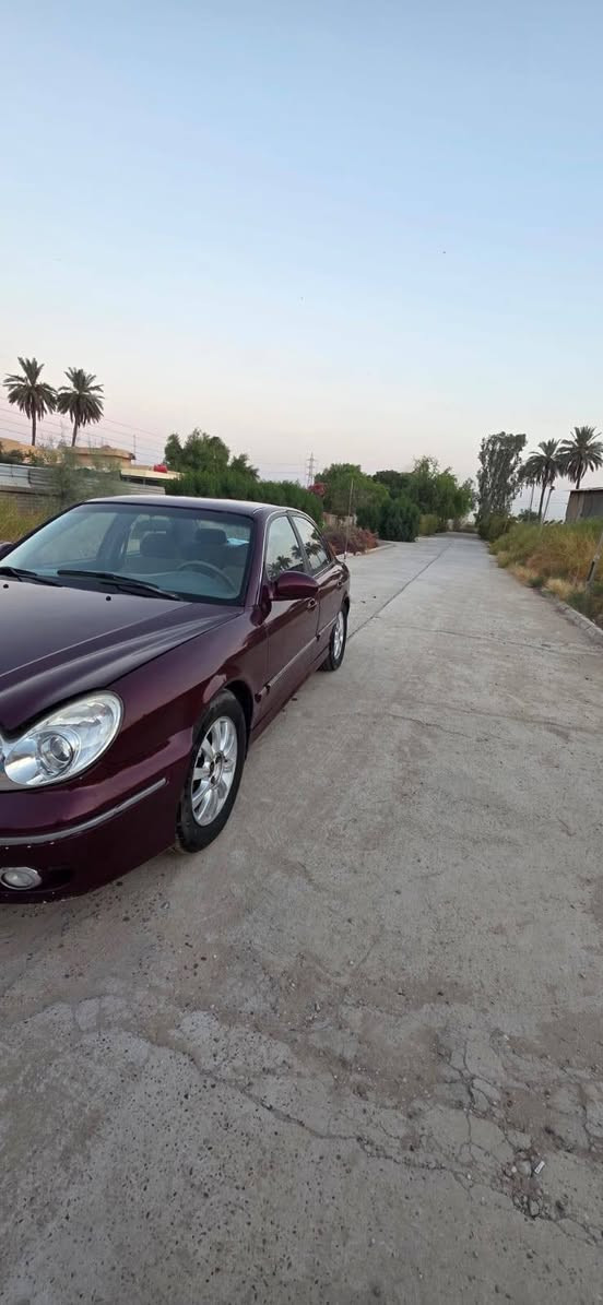 سلام عليكم 
سوناتا 2004 وفود  6 سلندر
محرك 2700
تبريد ثلج
حدادية 
سنتر لوك 
تبريد ثلج
كهربائيات شغاله
((سياره خطين غاز وبانزين))
وبقية المواصفات المعروفه 
سيارة يحتاجلهة ترتيب بسيط بالبجم . 
عليهة غرامه 200 الف 
سعرهة 68 ورقة وبيهة مجال .
مكاني بابل الحله
للاستفسار *********** حلة, بابل
