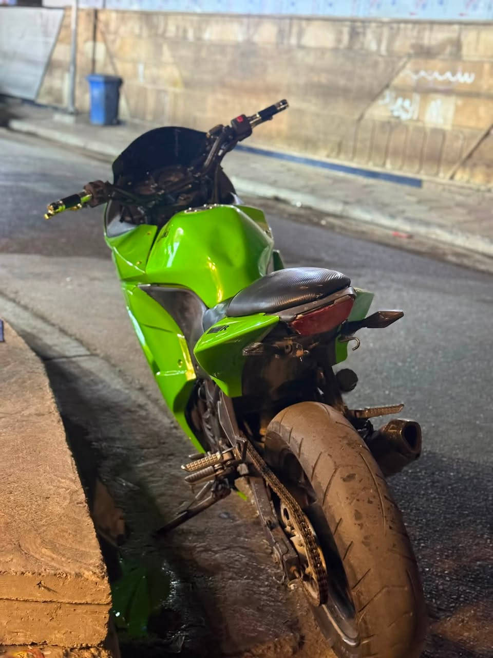 سلام عليكم كاوسكي نينجا مكينه 250 الدراجه مكينتها بلادية الدراجه بيها نقوصات بسيطه قمجي كيلو متر او جامه مازده او حاضن بس ذني نقوصاتها سعرها 14 ورقه أوبيها مجال بسيط عنواني البلديات ***********
