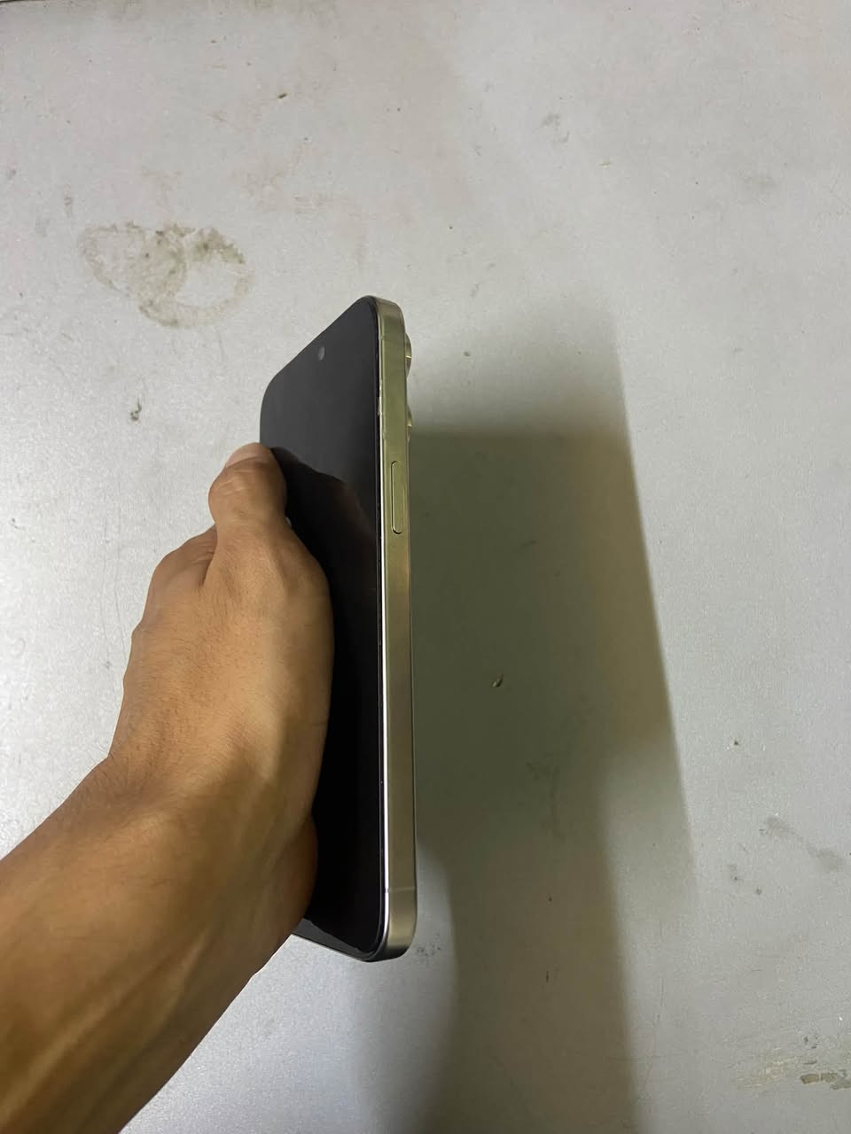 ايفون ١٥ برو ماكس • ٢٥٦ • ظهر مكسور