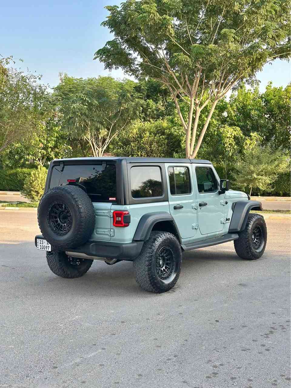 Jeep Wrangler sport 2023🩶
➡️محرك 4 بستم توربو بنزين 
سيارة مرتفعة من امريكا 
🩶لون سمنتي جديد مميز 🩶
⛓️ماشية 29 الف 
🖥️شاشة وسط  
🎆 جامات كهرباء عدد 4
🆎بصمة تشغيل 
📳 Car play  
⬆️سقف فايبر كلاس متحرك 
↕️تثبيت سرعة 
✅ 4X4 
⛰️طخم تايرات جبلي 
📷كامرة خلفي 
🔍Media (Tipe\C & USB)
➿traction control \ مانع انزلاق
➰نضام تسلق 
🔘 Auto Start 
♾️دشبول الكتروني 
✔️سيارة بيهه نص جاملغ خلفي فقط بدون دواخل بدون ايرباك

📲*********** السليمانية, العراق

