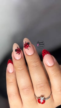 دعسوقه 🐞🐞 عروضنا مستمره ب18 الف فقط  بناء جل اكستيشن مع جلش مع دزاين و...
