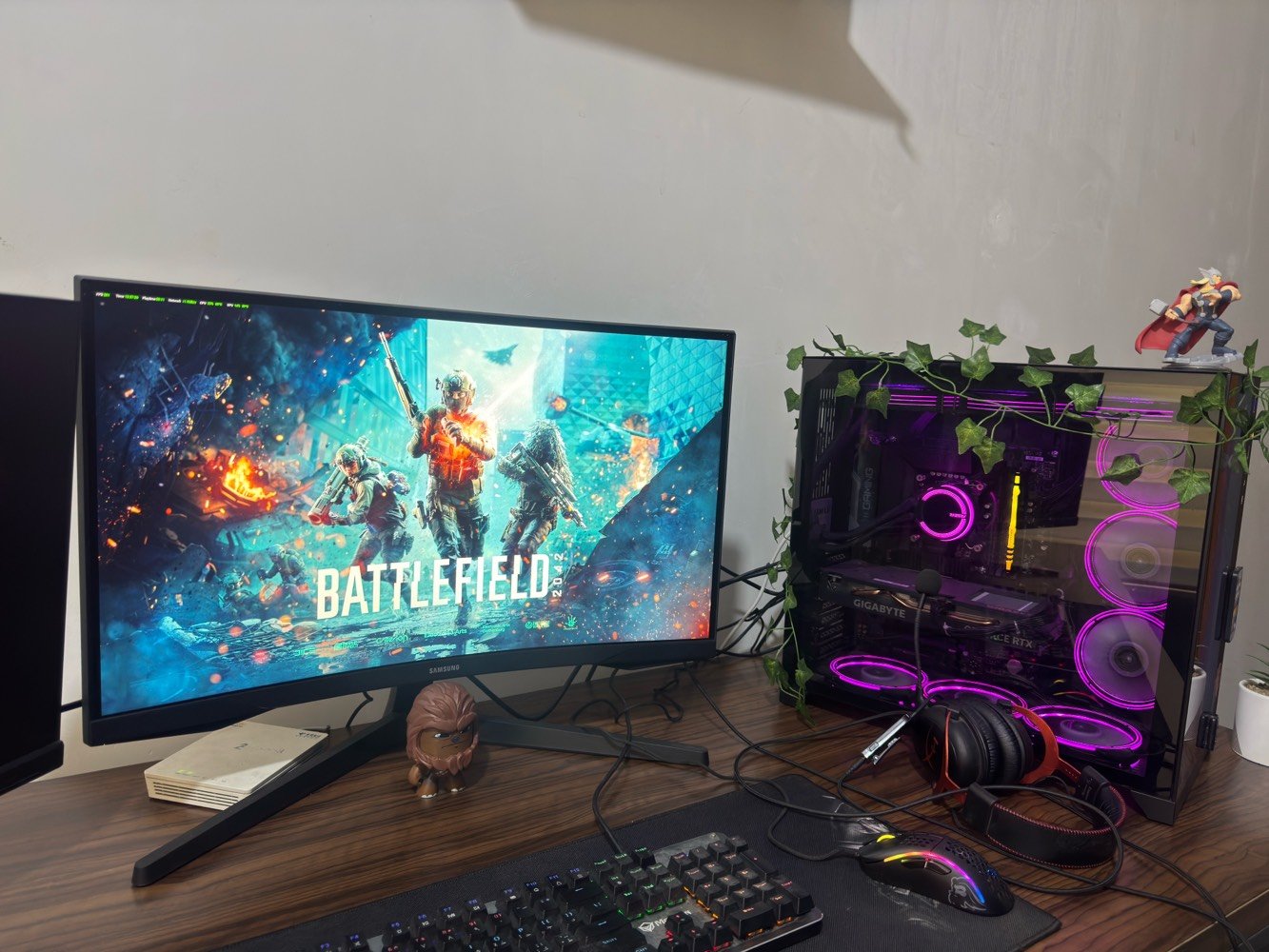شراي ؟ تعال خاص وبيها مجال ***********
🔥 PC Gaming كامل للبيع — مواصفات قوية

🖥️ الشاشات:

•  Samsung 27” Curved — 2K 1440p — 165Hz(250,000)
•  Acer 27” — FHD 1080p — 165Hz(150,000)
•  عدد 2 Stand للشاشات(80,000)

🖥️ مواصفات الـPC: 1,600,000

•  CPU: Intel Core i5-13600K
•  Motherboard: B760 Gaming
•  GPU: RTX 4060 8GB — Triple Fan
•  RAM: XPG DDR4 — 32GB (2×16GB) — 3600MHz — CL18
•  SSD: MSI Spatium M480 Pro — 2TB — 7000/7000 MB/s
•  HDD: 2TB

عاكسة فاربر 1500VA جديد استخدام شهرين بس (260,000)
بطارية فاربر 65A 
(160,000)
UPS online 1kva استخدام شهرين
(180,000)

📌 الحالة: جميع القطع مستعملة ونظيفة، والتجميعة بحالة ممتازة. مع جميع العلب