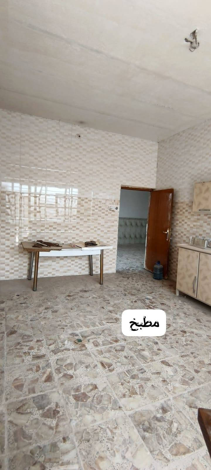 بشارع المطار القديم • ١٥٠م • ٣ غرف