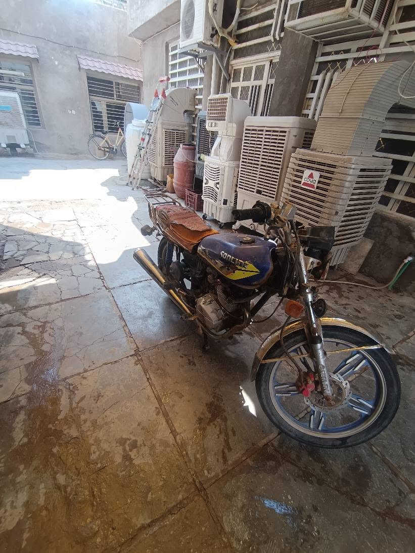 دراجه ايرانيه تشتغل محرك مابي شي بس  الكابريتره بي خربطه عنوان بغداد الشعب  رقم الهاتف ***********بي واستاب بغداد, العراق
