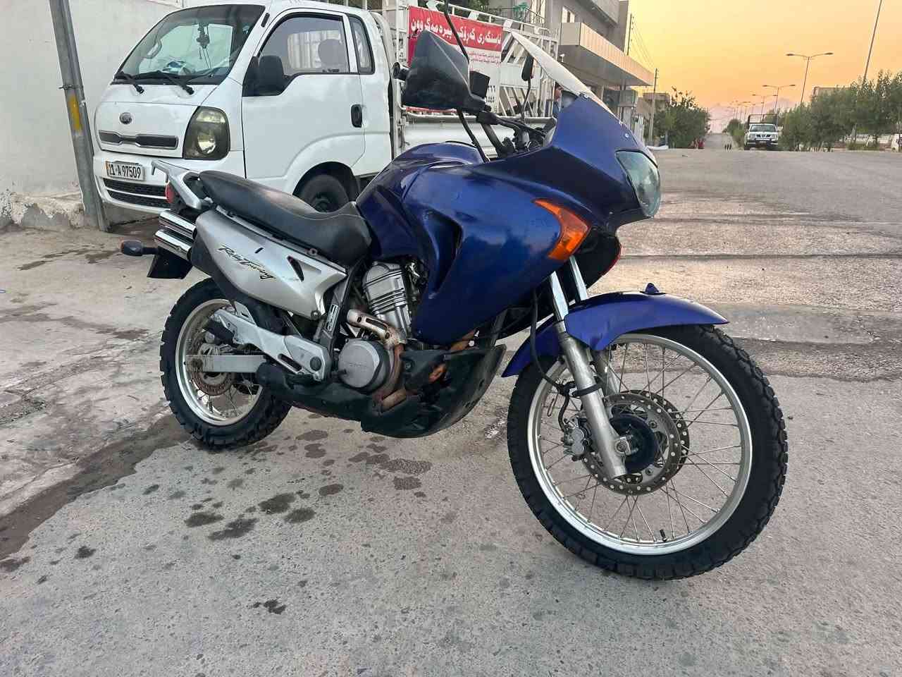 بو فروشتن honda مه كينه 650cc  كه پس
شوين پيره مه گرون 
موبايل ***********

