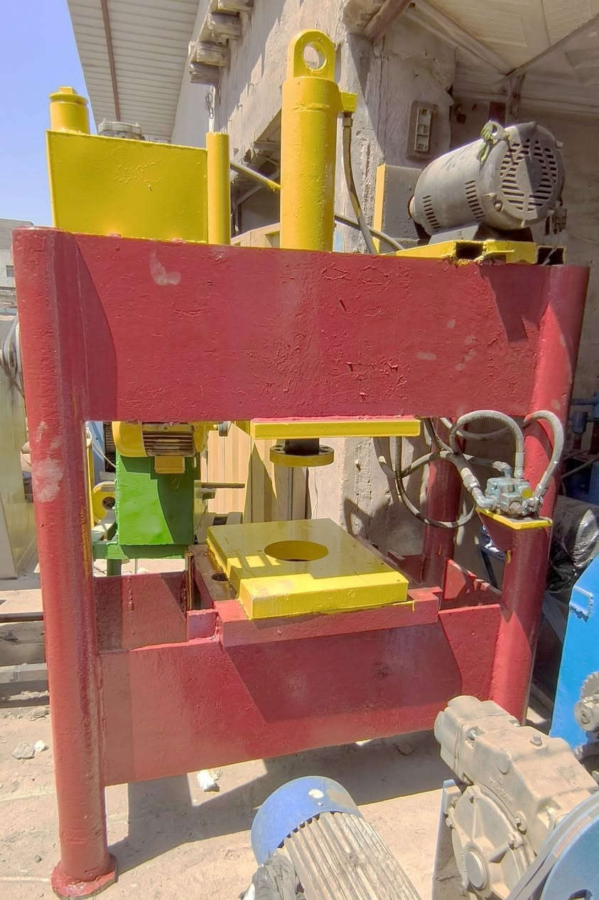 للبيع بريس هايدروليك
بريس هايدروليك 80 طن قطر الجك 70ملم بطن البريس 120×70سم دبل عينه سمك 5 انج شاصي ثقيل كامل شرط العمل
العنوان بغداد باب الشيخ
واتساب *********** شراي اتصل
