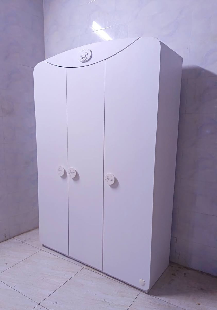 بوفيه • ٣قطع • نظيف