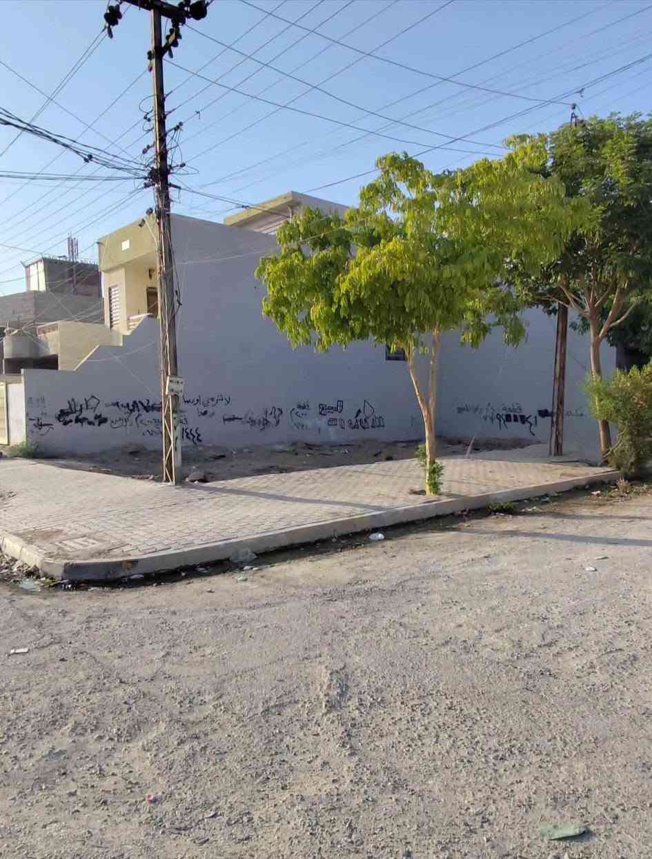 قطعه ارض طابو 200 متر ركن صايره على شارعين عشرين 
موقع حي العسكري قرب مدرسة بغدا كول 
السعر 150 مع المجال 
ملاحظه تباع كامل او نصف القطعه 
للاستفسار الاتصال ‏‪***********‬‏☎️

نص مكتوب في الصور:
- ***********