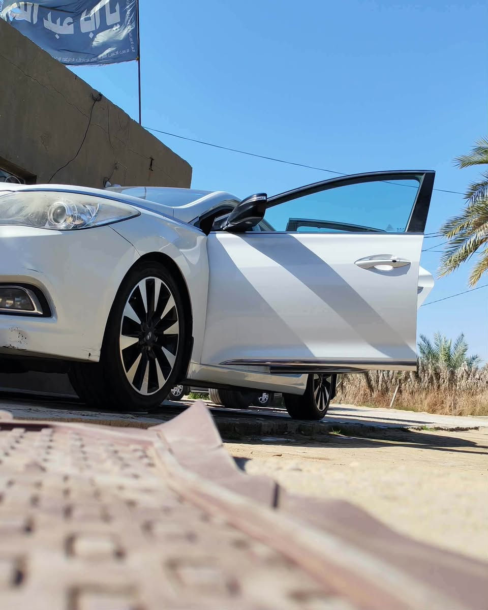 🚨🔥 إذا ما تحصل عالخط… اتصل أو راسل واتساب 🔥🚨
📞 *********** — واتساب متوفر

🚘🔥 هونداي أزيرا 2013 خليجي — فول مواصفات 🔥

✨ سيارة مرتبة وجاهزة للشراي
🇰🇷 موديل 2013 — خليجي
📋 رقم بغداد دولي — السيارة بأسمي
🔑 تحويل مباشر

💥 الملاحظات:
• باب واحد صبغ
• الهلال الخلفي بيه أثر دحجة فقط
• ❌ بدون أي داخل
• كلشي واضح وبكل شفافية

⚙️ المحرك:
🔥 6 سلندر DOHC
⚠️ المكينة مفتوحة وبيها صوت رواجز — مو مخفي على الشراي

⭐ فول مواصفات:
• فتحة سقف
• بصمة تشغيل
• بصمة أبواب
• كراسي جلد كهرباء
• تبريد وتسخين كراسي
• شاشة
• كامرة خلفية
• حساسات
• تحكم بالمقود
• تحكم ستيرن
• مثبت سرعة
• تحكم من الدركسون
• تكييف أوتوماتيك
• جنوط ألمنيوم
• مواصفات أزيرا المعروفة

💰 السعر: 110 ورقة
🤝 وبيها مجال للشراي الجاد

📍 المكان: بابل — منطقة الدبلة

📞 ***********
واتساب متوفر 📲
