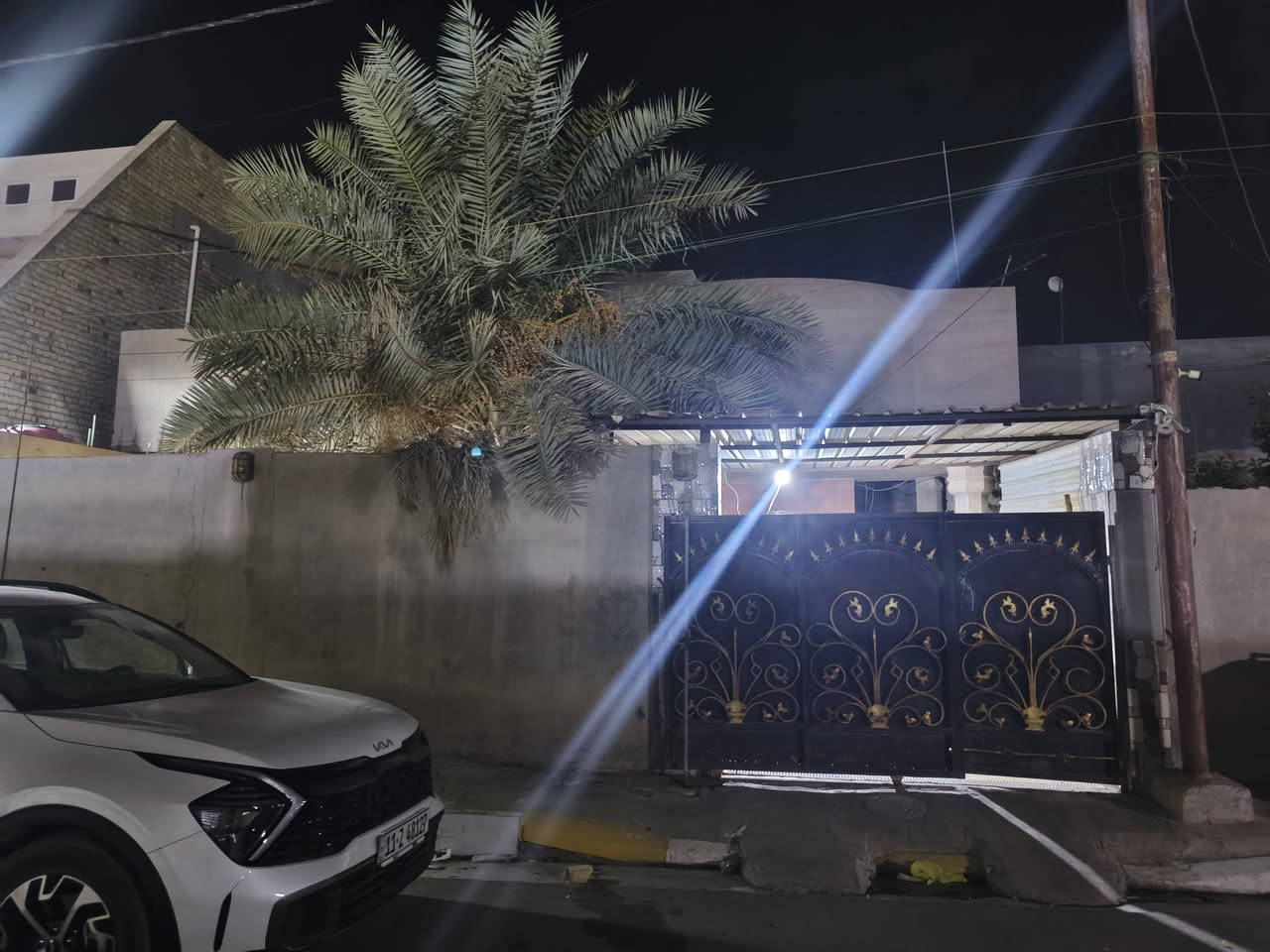 بيت للإيجار • ٢٥٠م • مقابل حي العمال