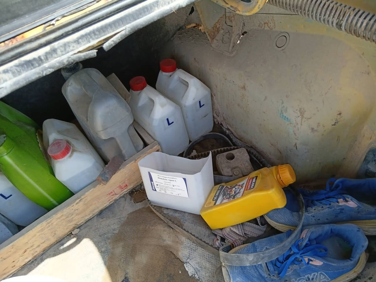 لبيع مراوس سايبه كون نضيفه سياره جاهزه كير ومكينه هيئه عليها ١٢٠رقمها بغداد مالكها يمي موجد مكاني حله قريب كراج الموحد اوجسر الثوره السعر٢٠بيها مجال ***********
