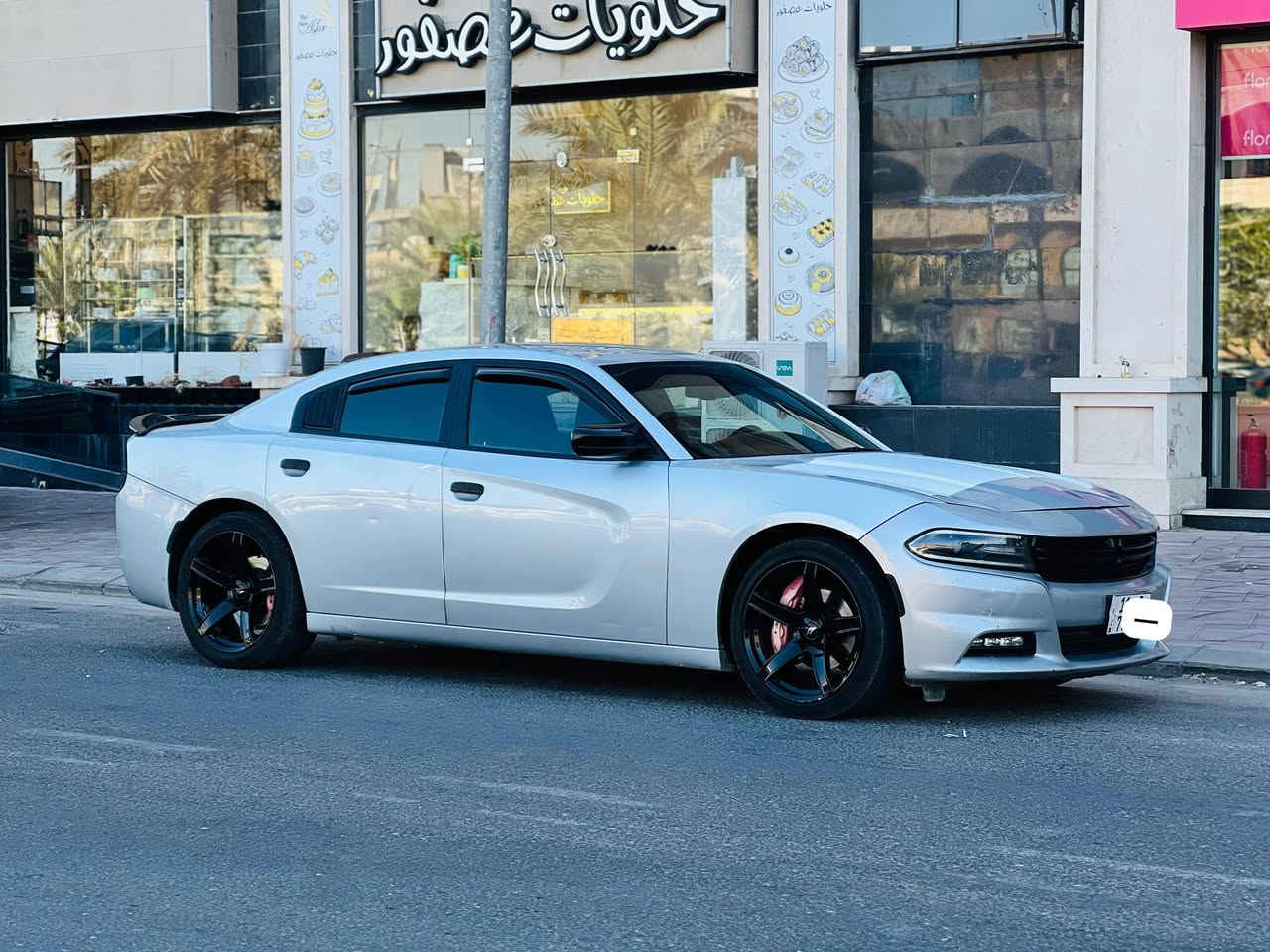 جارجر مديل 2020 تويل صل سعر 177 قابل للتفاوض الاستفسار اتصل *********** وارد أمريكي حادثها بنيد فقط بدون دواخل وبيها قطعتين كلير ب امريكا مواصفات فول عدا الفتحه بصمه تشغيل بصمه أبواب تشغيل عن بعد شاشه كبيره كامره خلفيه دواره كشنات كهربائي مري كهربائي حساسات امامي  وخلفي رادا جانبي مكينه سته 6️⃣ سنلدر 3600 مكينه وكير مكفولات حداديه جديده تخم تاير تبريد قطعتين ثلج ❄️ رقم بغداد نكليزي سنويه ل 30 مكان سياره كربلاء مكلف ب نشر

