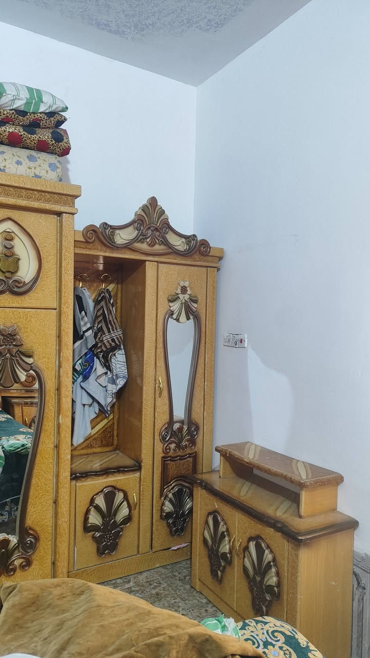 للبيع قاطين 6 ابواب سوق الشيوخ السعر 650 بيه مجال ***********
