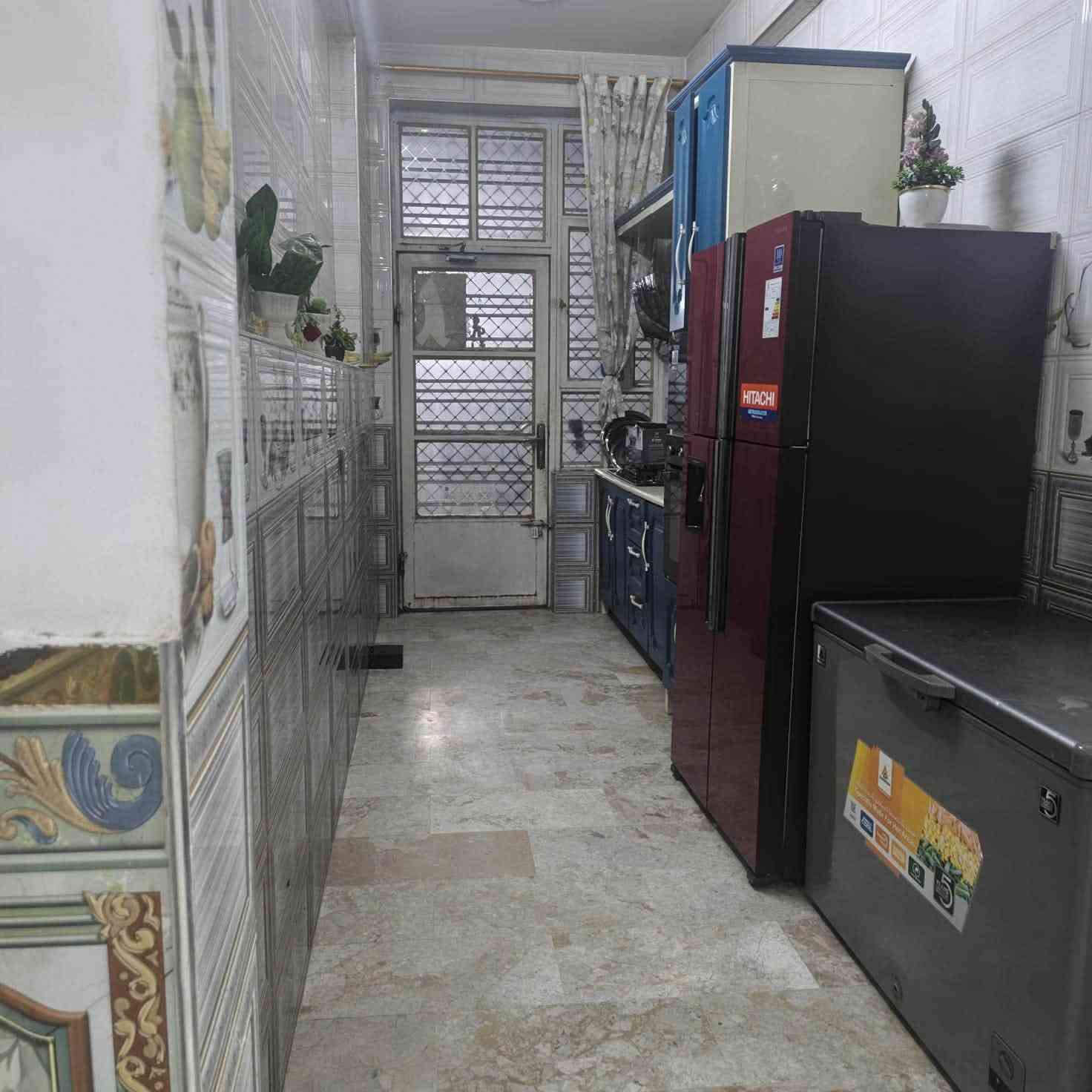 � للبيع بيت في الشعب – الديوان

📍 الموقع: الشعب – الديوان، بداية شارع 40
📐 المساحة: 150 م²
🏢 ثلاثة طوابق

🔹 الطابق الاول 
•استقبال
• صالة كبيرة
• غرفة
• صحيات

🔹 الطابق الثاني:
• غرفتين
• صحيات

🔹 الطابق الثالث:
• غرفة
• صحيات
• سطح

📜 نوع السند: طابو صرف

💰 ملاحظة: مبادرة المصرف العقاري  مطلوب عليه قرض بقيمة 100 مليون دينار.

•السعر؛250مليون دينار
📞•الرقم للتواصل والاستفسار:***********
