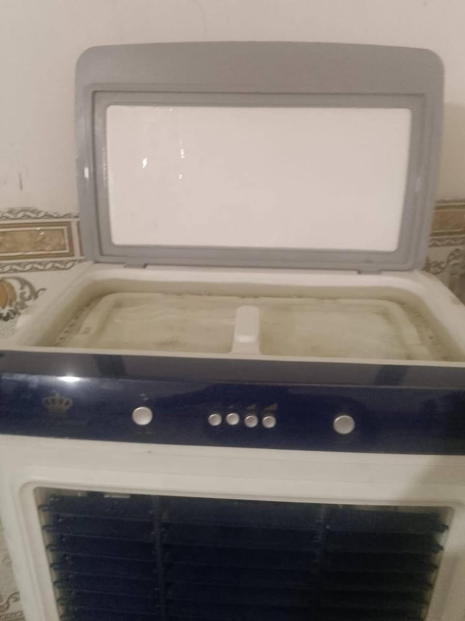 كونفيره جديده للبيع 
السعر 150 وبيه مجال العنوان الاصلاح مقابل بوب الشام ***********
