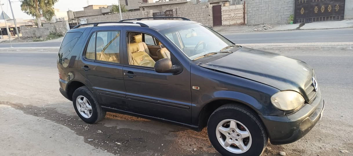 مرسيدس موديل 2000 سياره جاهزه
هزه وسنويه جدد لوحات انكليزي بيها دفتر بانزين
 كير ومحرك بطه 3000 في في تي
 قبل شهر خليتلها كير ومحرك حاويه جدد مكفولات
تبريد ثلج ويه السويج تشغيل بصمه
السياره فول اوتوماتيك 
دواخل مشمشي 
صدر امامي وخلفي جديد
السياره مابيها نقل جاهزه من الدعايه للدعاميه
فقط باور ستيرن عاطل والباقي شرط مكفول
تريد تحول تريد وكاله اني حاضر
السعر 58 وبيها مجال
مكان السياره كركوك 
موبايل ***********
