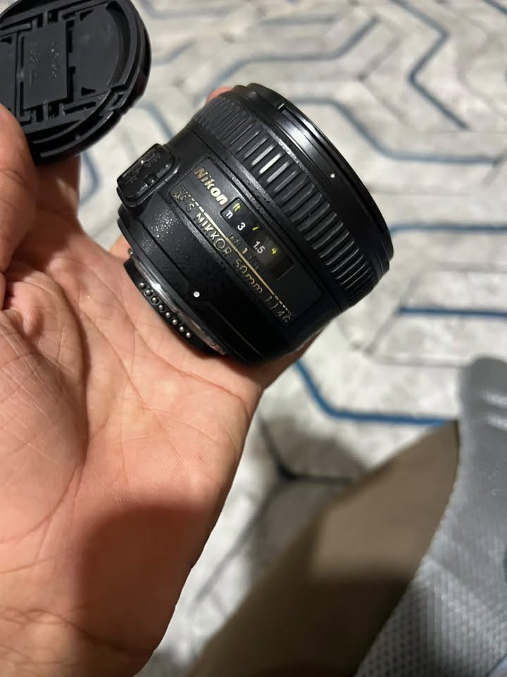 السلام عليكم عدسة للبيع 50mm1.4 
بعده لوك نيكون. النضافة 100/100.  امنت الله مااعرف سعره اليعرف سعره ايكول بل يرضة بي الله وياخذه ***********
