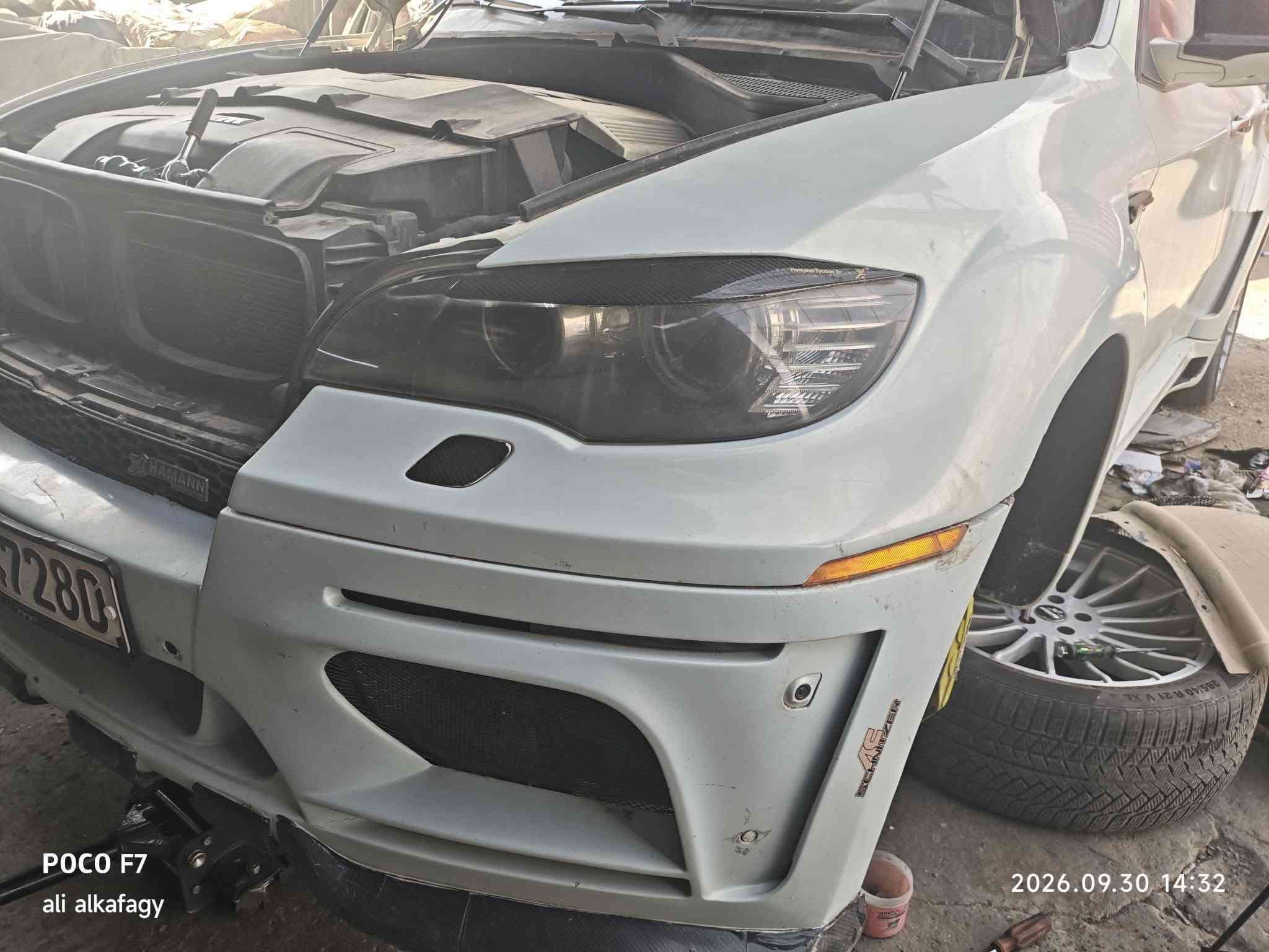 السلام عليكم. E71 hamann من النوادر ترتيب لايت تبديل جام لايت نوعيه مضبوطه نفس القالب وتبديل عدسات اوزووم اصدار جديد ليزر لايت مخصص للارقام الشماليه ميحسابون علي بالهزه اناره فووول. كراده مجمع المشن قرب ساحه عقبه ابن نافع اي استفسار خاص وتدللون
