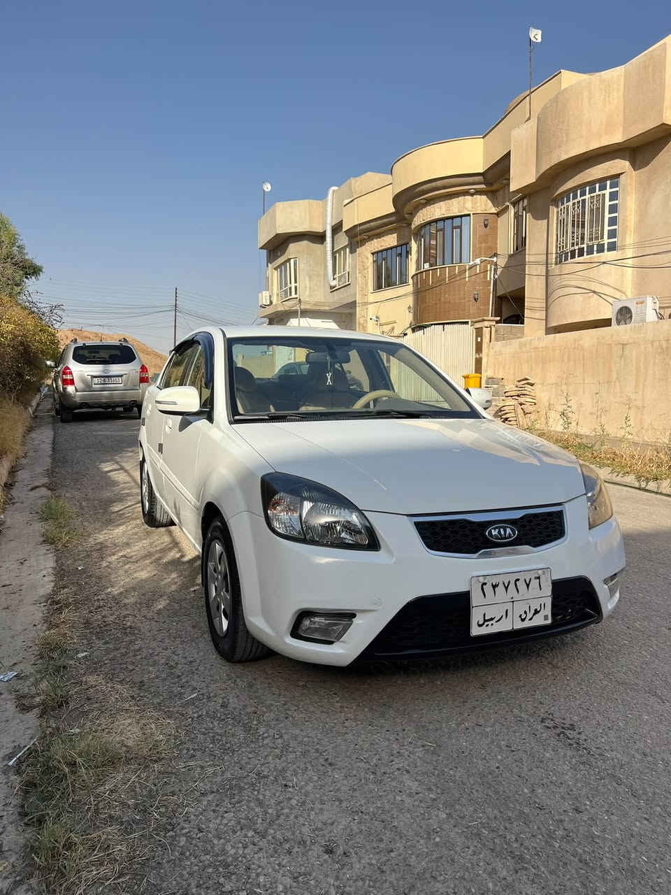 كيا ريو خليجي 
موديل 12 
رقم اربيل شرط تحويل 
بيه جاملغ امامي يسار صبغ 
ماشيه 190 km
كير محرك بشرط 
مواصفات سيارة 
محرك 16 بشرط على وضع شركة 
تبريد ثلج 
جامات كهرب 
اشاير مري 
وباقي مواصفات معروفة 
السيارة جديده وعلى ايد وحده 
مكان السيارة حي العربي 
للاستفسار اتصل على الرقم ***********
