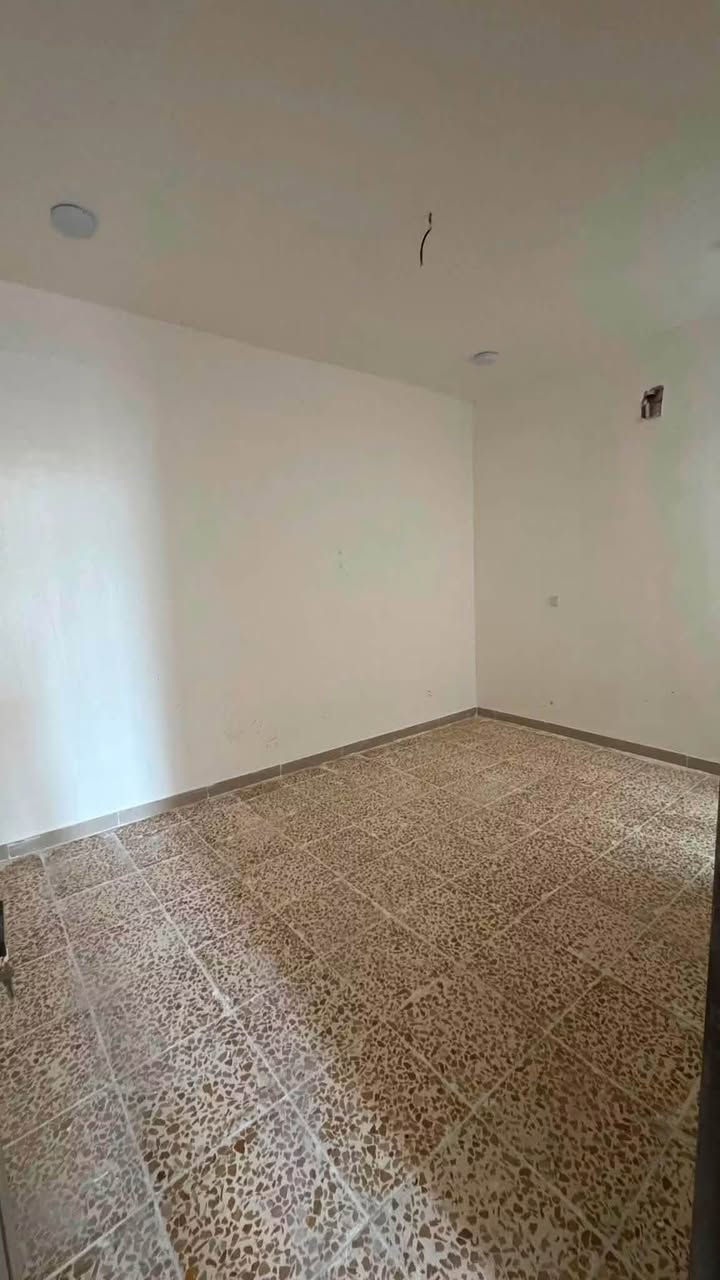 للإيجار في السيدية
شقه طابق اول ( فوق الارضي )
يتكون من:. 
🏠 غرفه نوم 
🏠 صالة
🏠 مطبخ 
🏠 خدمات
بدل الايجار: 600 الف دينار 
📍 الموقع: السيدية مربع الاقتصاديين
————————————
📞للاستفسار:☎️ ***********
