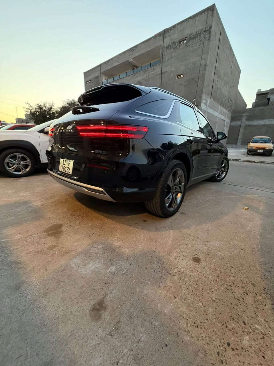 السلام عليكم شباب  جنسيز  GV70 موديل 2024

‏2024 GENESIS ELECTRIFIED GV70 ADVANCED AWD
الوحيدة بهالدرجة من الرفاهية 

ضرر السياره :
تبديل بنيد اصلي بلادي مال كهرباء قطعه واحده فقط

حجم الماطور :
دبل ماطور كهربائي (AWD)دفع رباعي 485hp حصان وتسارع قوي مع ثبات وعزل

بطارية 84 kWh مداها يوصل 470 كم بالشحنة الواحدة 

المسافه المقطوعه : 36 الف كيلو متر

حالة اليرباك : دركة استيرن فقط

#المواصفات

 شاشه 

 تشغيل عن بعد 

 قطعتين تبريد 

 حساسات خلفي امامي

 كشنات كهرباء

 كشنات جلد ابيض

 صندوك كهرباء شفط

  كير ماوس 

 هيترات بالكشنات حار بارد

  فول تحكم 

 رادارات 360

  مري شفط 

  ترحيب شعار جنسسز عن الاقتراب

  هندي بريك بصمه

  بصمه 

  بصمة ابواب

   ستيرن كهرباء

  تحديد مسار

  كشن السايق ميمري

  لايتات لد 

  بكلايت لد

  رادار امامي

   اوتو هولد 

   شفتات بالاستيرن

   هيتر بالاستيرن 

    شحن وايرليس 

   5 كامرات

   ماوس تحكم الشاشه

  داخل صاج

تروح و تجي بالرمونت 

💰السعر : اطلب السعر بتعليق يأتيك السعر مباشر

فول مواصفات 1/

للاستفسار اتصل ☎️ *********** بيه وات ساب

مكان السياره بغداد الزعفرانيه

