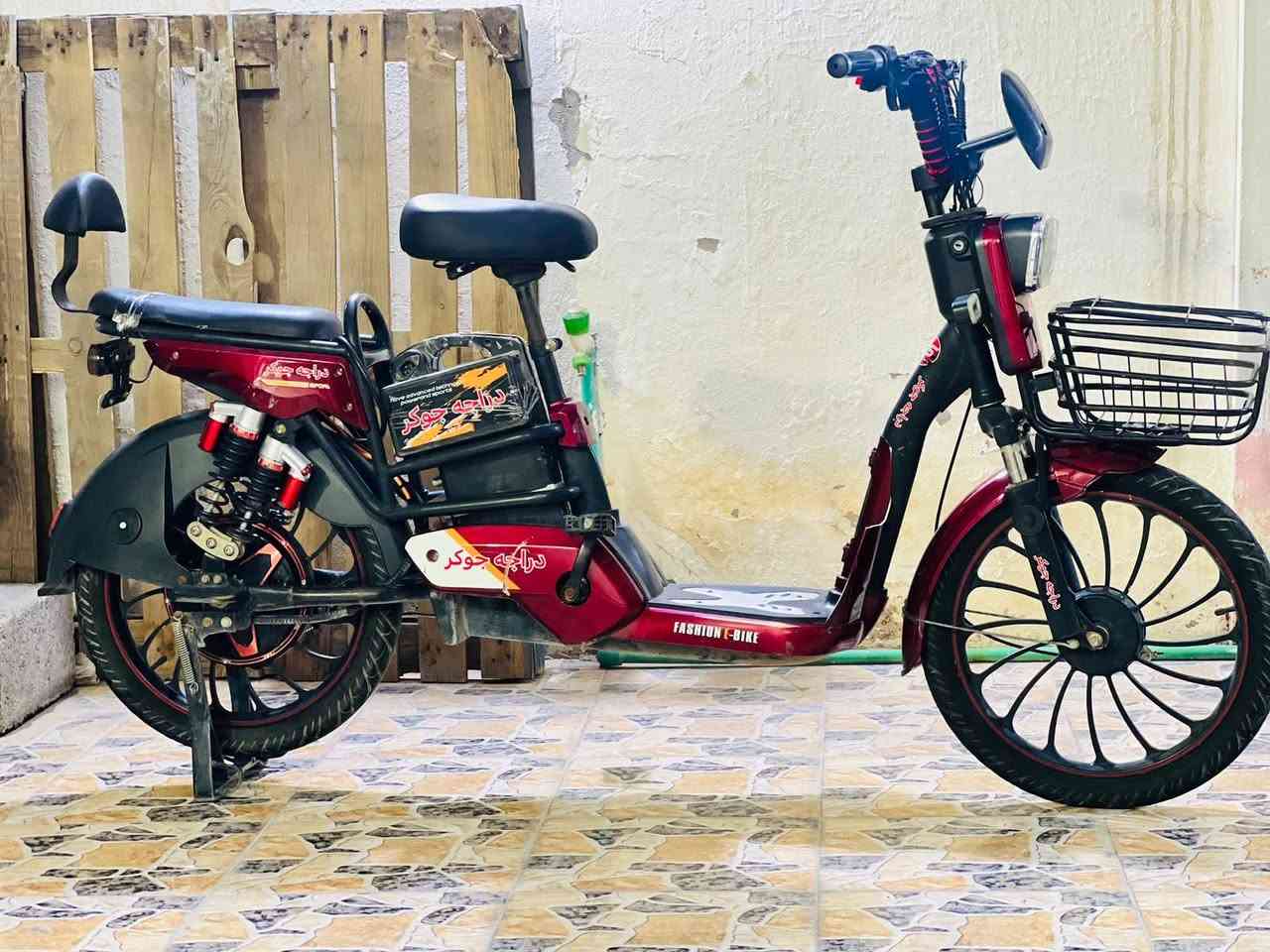 سلام عليكم بايسكل شحن للبيع اربع بطاريات جيل الخامس بايسكل نضيف السعر 350 وبي مجال للشراي الاتصال على الرقم ***********
