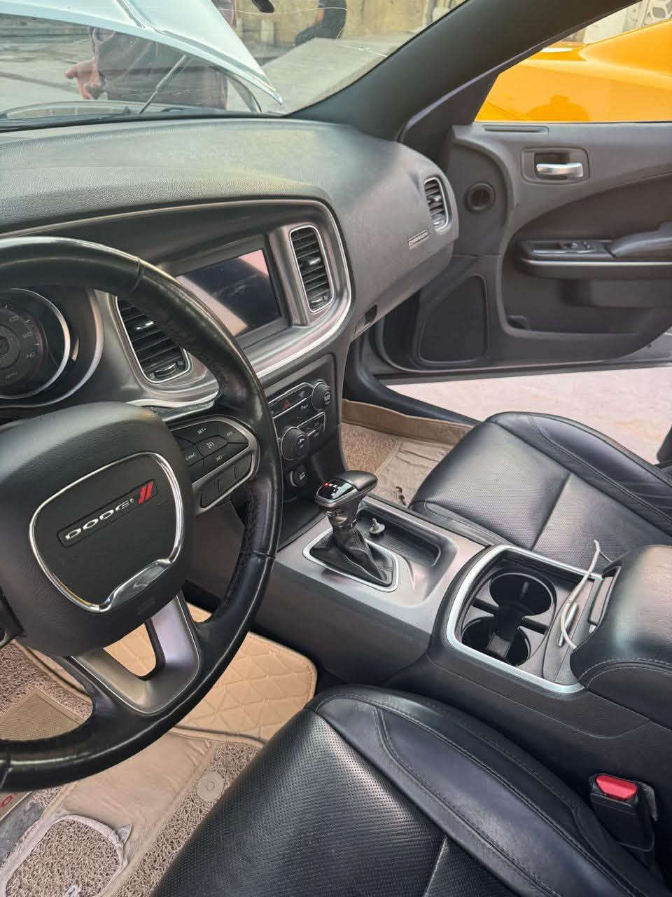 جارجر sxt plus بدون فتحه
لون سمنتي 
رقم بصرة انكليزي باسمي 
كشن جلد تدفئة تبريد 
كسن حضن 
مري تعتيم 
شاشه كار بلي 
حساس خلفي 
خزن كشن 
لايت زنون 
سياره حادثه تقرير 
كفاله عامه 
كير مكينه كله بشرط 
تواصل ***********
عنوان سياره ناصريه 
سياره على ايد وحده جبته ماشيه 95  miفقط
حاليا ماشيه 71 الف mi

