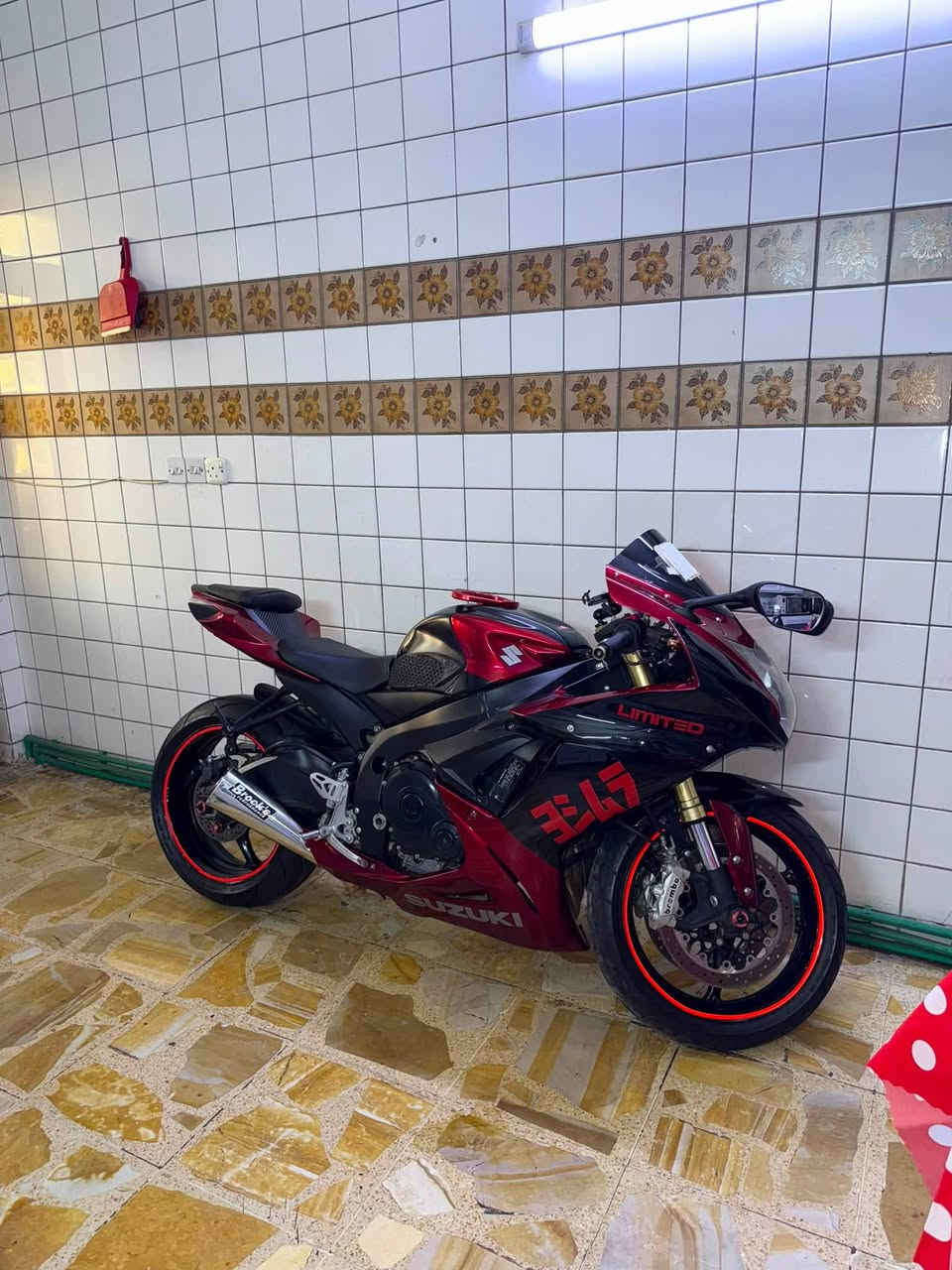 سلام عليكم جكسر للبيع مرقمة وسنوية
750cc 
2016
دراجة كاملة مكملة بدون نواقص من محرك وكهربائيات والخ
نقصها بس كفرين السمج واكعات

دراجة عليها برمجة طلقات وباكفاير

مكان الدراجة بغداد السيدية
سعر 65$ وبيها مجال بسيط
***********
