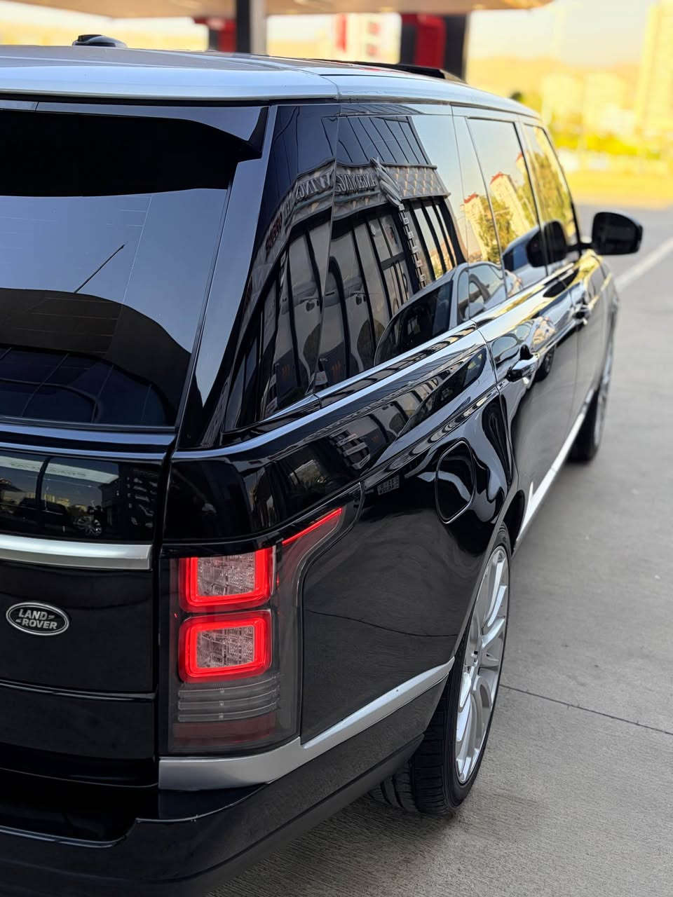 🖤 Range Rover Vogue 2016 | بۆ فرۆشتن

ئەگەر بەدوای سەیارەیەکی، جوان و جیاواز دەگەڕێیت، ئەم Range Rover Vogue ـە هەموو ئەو شتانەیە کە چاوەڕێی دەکەیت.

✨ مواسەفاتەکان:

▪️ ڕەنگی دەرەوە ڕەشی بریقەدار
▪️ ناوەوەی چەرم بە ڕەنگی کرێمی
▪️ کورسییەکانی پێشەوە و پشتەوە  کارەبایی
▪️ کورسییەکانی پێشەوە و پشتەوە گەرمکەرەوە
▪️ سوکان هیتەر و کروز کۆنترۆل و تەحەکوم 
▪️ شاشەی ناوەڕاستی گەورە
▪️ سیستەمی مۆسیقا و کۆنترۆڵی دەنگ
▪️ تەبریدی  ئۆتۆماتیک و کۆنترۆڵی گەرمی
▪️ کامێرای دواوە و  پێشەوەو ۳٦٠ سنسۆری پارککردن
▪️ کۆنترۆڵی خێرایی 
▪️ ئاوێنەکانی  رادارو هیتەر و کارەبا
▪️ گیربۆکسی ئۆتۆماتیک
▪️ سیستەمی 4×4 مۆدی لێخورینی ٤ مۆد
▪️ ویل و تایەکانی جوان و گەورە
▪️ ناوەوەی فراوان و زۆر ئارام
 ناوەوە و دەرەوە زۆر جوان و پاک ماوتەوە  هەمو گیانی بەشەرت 

📍 ڕۆشتوو: ١٥٠ هەزار کیلۆمەتر
💰 نرخ: ١٣٨ وەرەقە

سەیارەکە ۲ پارچەی کلێرە و هەموو گیانی لەسەر دەقی شەریکەیە گێرو مەکینەو کارەبای و هەموو گیانی بەشەرت

📞 بۆ زانیاری زیاتر و بینینی سەیارەکە، پەیوەندی بکە.

ژ.م ***********کوردی+عربی
‎ژ.م ***********کوردی السليمانية, العراق
