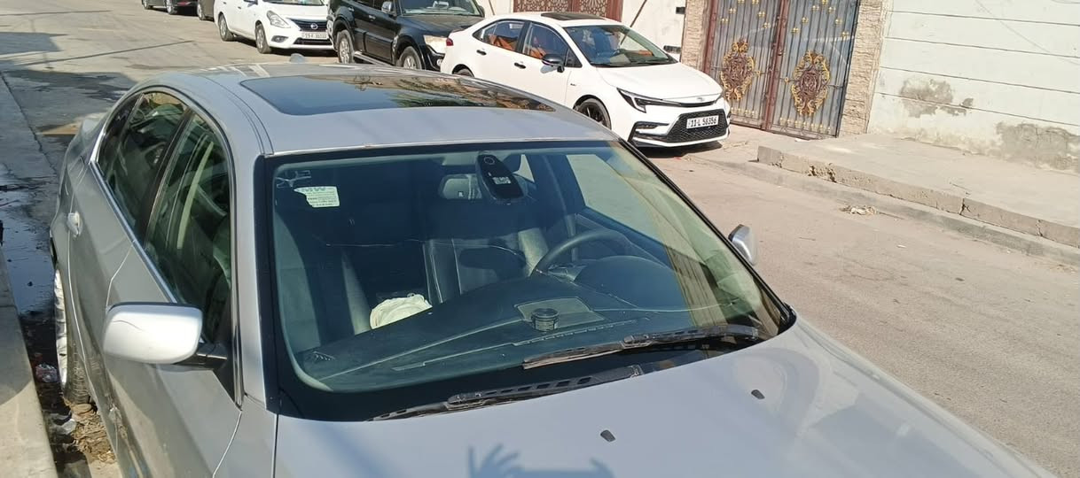السلام عليكم
للبيع  او مراوس بي ام دبليو E60(خليجي) 2007 فول مواصفات ماشيه 255 حقيقي 

مكينه قبق اسود نوزل قصير 
لون رصاصي رقم بابل 
كهربائيات ع بلاد ماملعوب بيهن
E60N52محرك 530
سياره مكفوله بدون ظربه بس بيهه كلير صفحه بدوم لامعجون ولاظربه جان شخوط بيهه وظربناهه كلير لجمال الصفحه
1-بصمه 
2-تبريد قطعتين 
3-كروز سرعه 
4-منظومه تبريد بلاديه 
5-مرايه داخليه وجانبيه عاكسه
6-تحكم ستيرن
7-كشنات كهربائيه 
8-شاشه اعطال 
9-داخل اسود ورصاصي 
10-كشنات جلد اسود 
11-سلايد 3 طكات
12-بك لايت LED اشاره برتقالي 
13-حساسات اماميه وخلفيه بس مامربوط

14-اناره ترحيب 
15- دمامات بلاديه
16-منفذ AUX

مكان السياره بغداد السيديه 

السعر 110 وبيهه مجال حك الجيه رقم الهاتف اثير اتصال خط فقط ***********
اسيا واتساب فقط ***********
