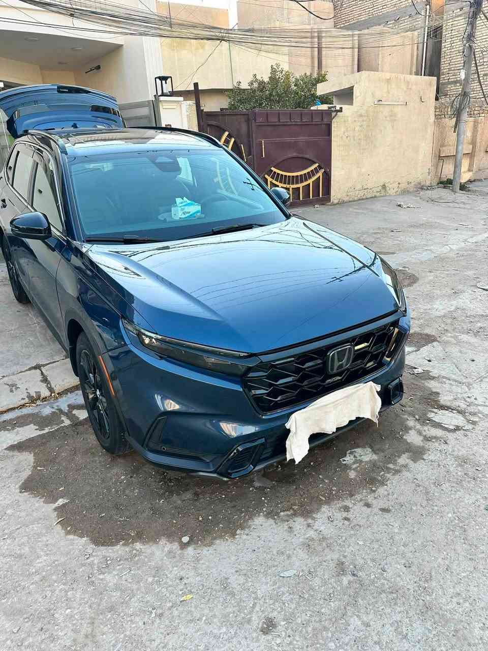 السلام عليكم للبيع هوندا  crvهايبردياباني وارد امريكي موديل2024 فول مواصفات تورنك على مواصفات حادث بصيط بس مازده وشويه بالچاملغ راجع باردبدون صبغ مازده بلاديه بدلته ماشيه 44 رقم بغدادمكاني بغداد الغزاليه تلفون ***********معروظه 235وبيه مجال بصيط
