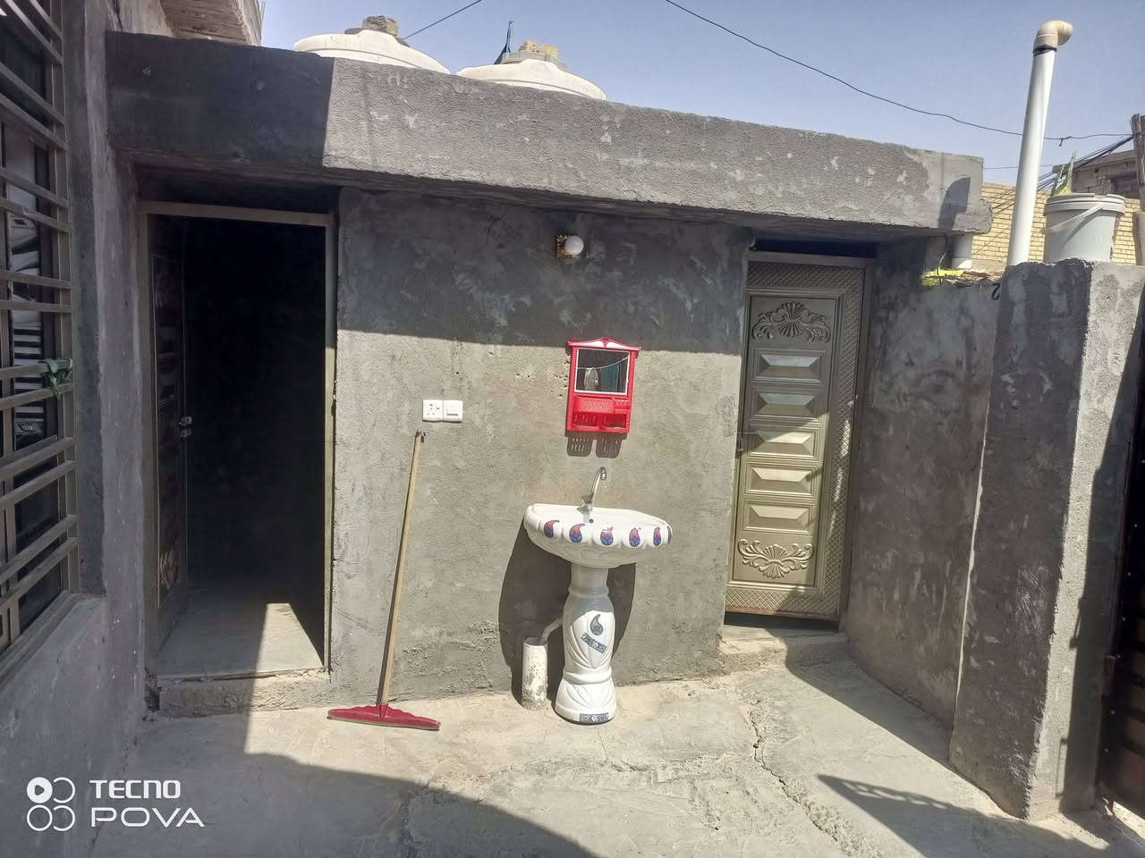 السلام عليكم بيت للبيع مقابيل شارع 60 صفحه الديوانم مساحه 150 استفسار على هذا الرقم ***********
