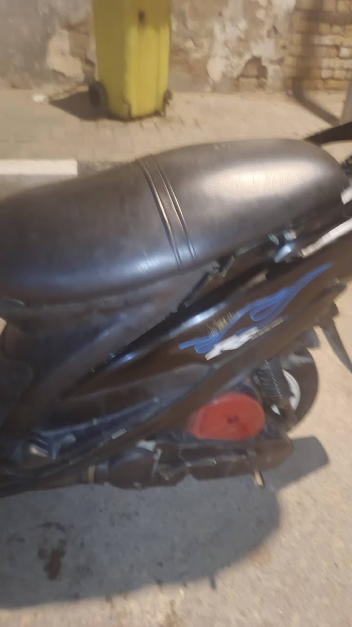max 120
دراجه ماكس عدله
بوشه 49 مبدل ولفات 
صدر رياضي احمر
سلف عطلان
هندر واحد
شلعه ومعدل
العنوان; القبله حي القائم
السعر 400 وبيه مجال
***********
