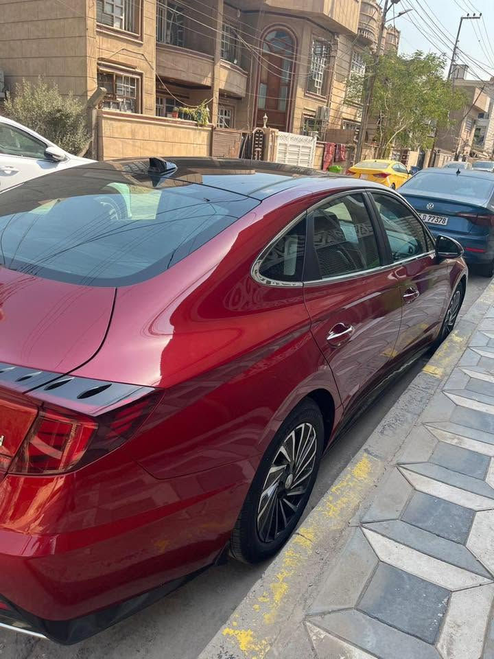 🚘 هيونداي سوناتا هايبرد 2023 Limited 🔥

🔴 اللون: أحمر
🔋 هايبرد بنزين
⚙️ أوتوماتيك 6 سرعات
🚗 دفع أمامي FWD
🐎 192 حصان

✨ المواصفات:
• فل أوبشن Limited
• فتحة سقف بانوراما
• جلد
• مقاعد أمامية كهرباء
• ذاكرة كرسي السائق
• تبريد وتسخين المقاعد الأمامية
• دركسون جلد ومدفأ
• شاشة وسطية 
• شاشة عدادات رقمية 
• Bose 12 سماعة
• Apple CarPlay / Android Auto
• شحن لاسلكي
• تشغيل عن بُعد
• Smart Key
• بصمة/دخول ذكي
• كاميرا 360°
• Blind Spot
• Blind Spot View Monitor
• حساسات أمامية وخلفية
• مثبت سرعة Adaptive
• Lane Keep Assist
• Lane Following Assist
• Forward Collision Warning
• Rear Cross Traffic Alert
• Head-Up Display
• إضاءة LED
• مساحات Rain Sensing
• مرايا كهرباء ومدفأة
• مراية داخلية Auto Dimming
• Smart Trunk
• Remote Smart Parking Assist — تتحرك قدام وورا من الريموت 🔑

📄 السيارة حادث أمامي

***********
