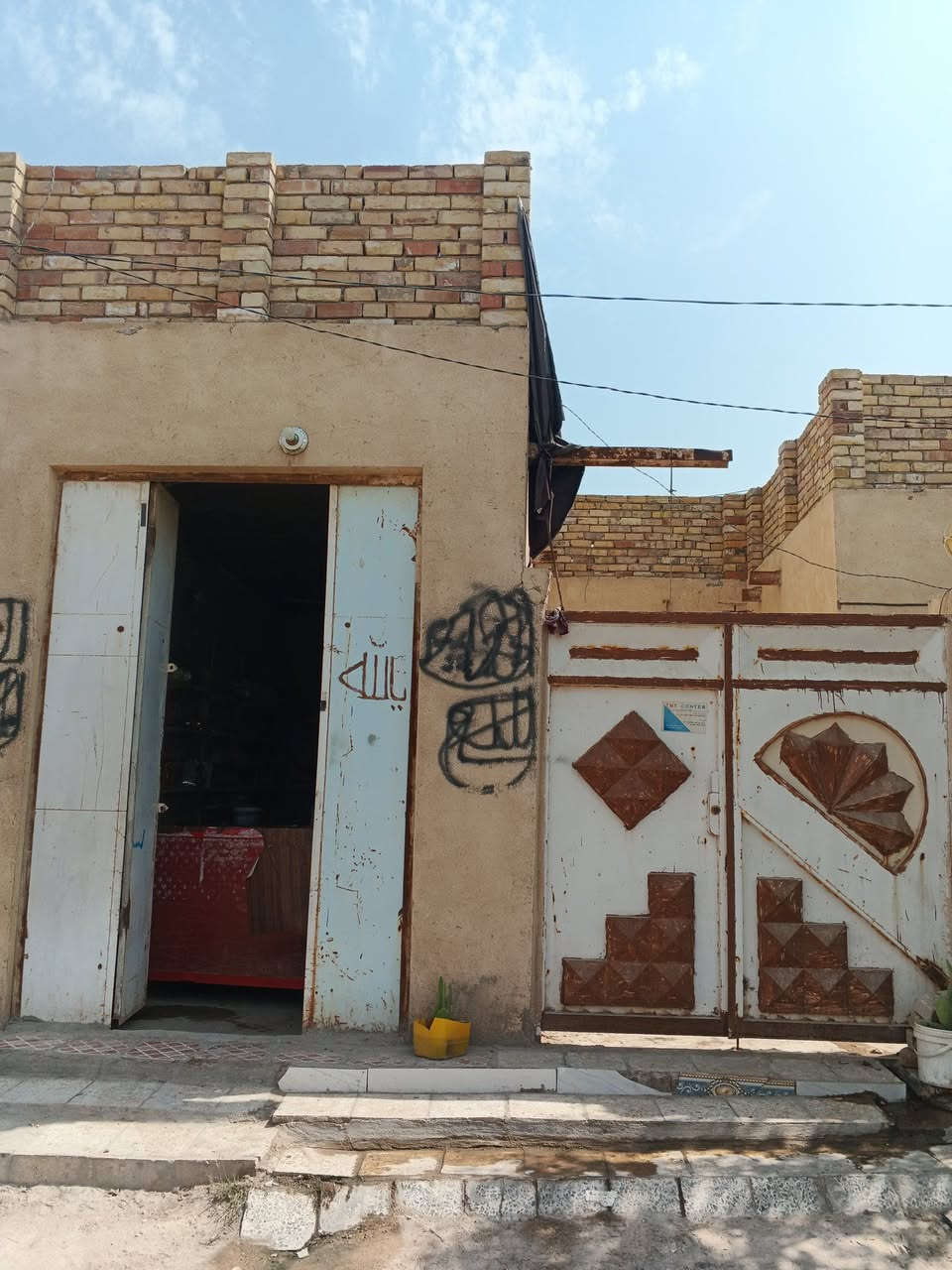بيت للبيع مساحه 200متر حي العسكري مزارع ميسان قرب مدرسه در نجف الاهليه بيه محل ضمن البيت  رقم صاحب البيت ‏‪***********‬‏
