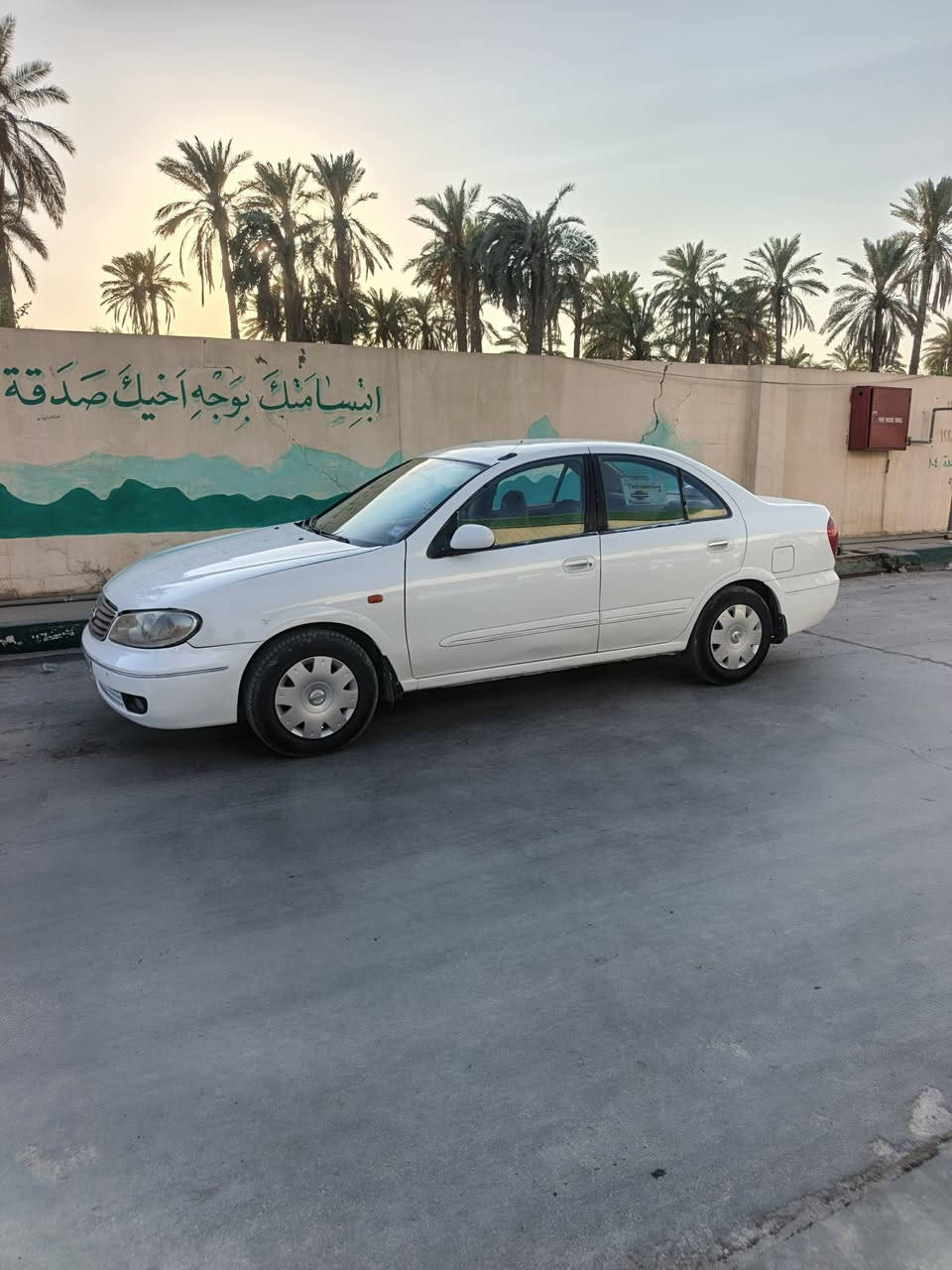 السلام عليكم اخوان عندي نيسان سني ٢٠٠٥ ياباني للبيع رقم بغداد باسمي ( هزه + اراقام انكليزي + سنويه) جدد 
السياره جانت صفره ورجعت بيضه ( بسبب قرار المرور) والسياره اصلها لون ابيض بيها طخه بالجاملغ الامامي فقط 

اخوان السياره تخبل وناعمه مال جناي 
( كير + مكينه + حداديه امامي خلفي +تبريد ثلج شرط + كهربائيات + تخم تاير) كلهن جدد ومكفولات 
السياره وارد سعودي بطاين صاج وجام كهرباء ومري كهرباء مسجل بلوتوث واواكس 
السياره صافيه وناعمه اخوان مال جناي وسعرها مناسب 

السعر ٦٣ مكاني بغداد ابو غريب 
للاستفسار *********** او ***********
