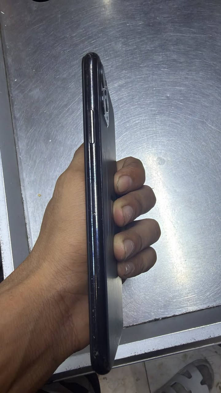 ايفون ١١برو ماكس ٢٢٥وبي مجال بسيط
مبدل فقط شاشه 
فيس ايدي شغال 
ذاكرة ٦٤ 
ضهرة مفطور 
بطارية بلاديه فول الجهاز 
للاستفسار عل رقم ***********
مكاني بغداد الإعلام

