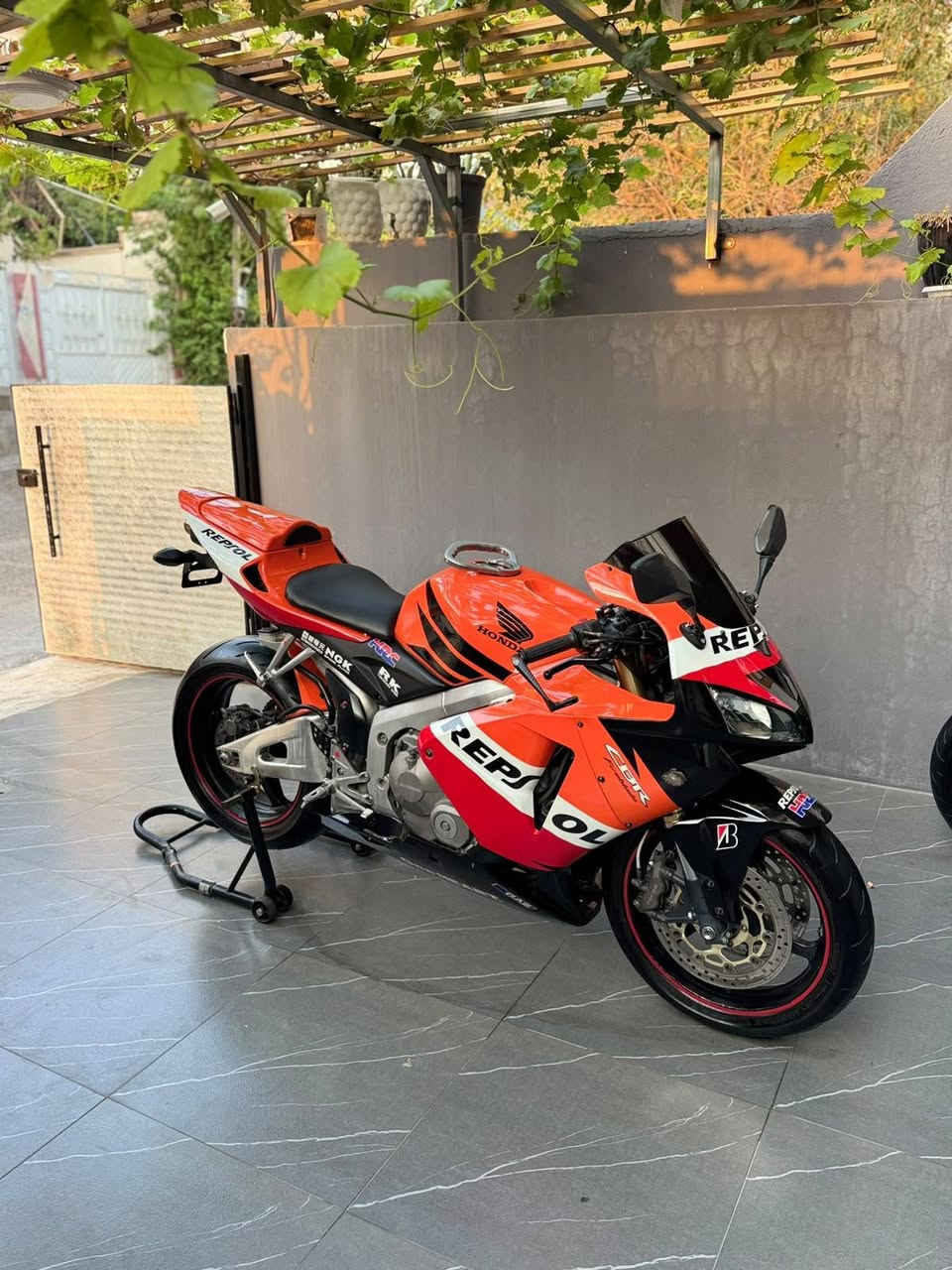 سلام و عليكم
للبيع -Cbr 600 Rr✅
موديل 2006
كفاله عامه 
ماشيه 65 الف
عليهه ادامه كامله والنضافه شوفه عينك ميحتاج اسولف بيهه 
كلشي بيهه ع بلاد 
مكان الدراجه سليمانيه 
سعرهه 34 وبيهه مجال للطيبين❤️
(***********)
