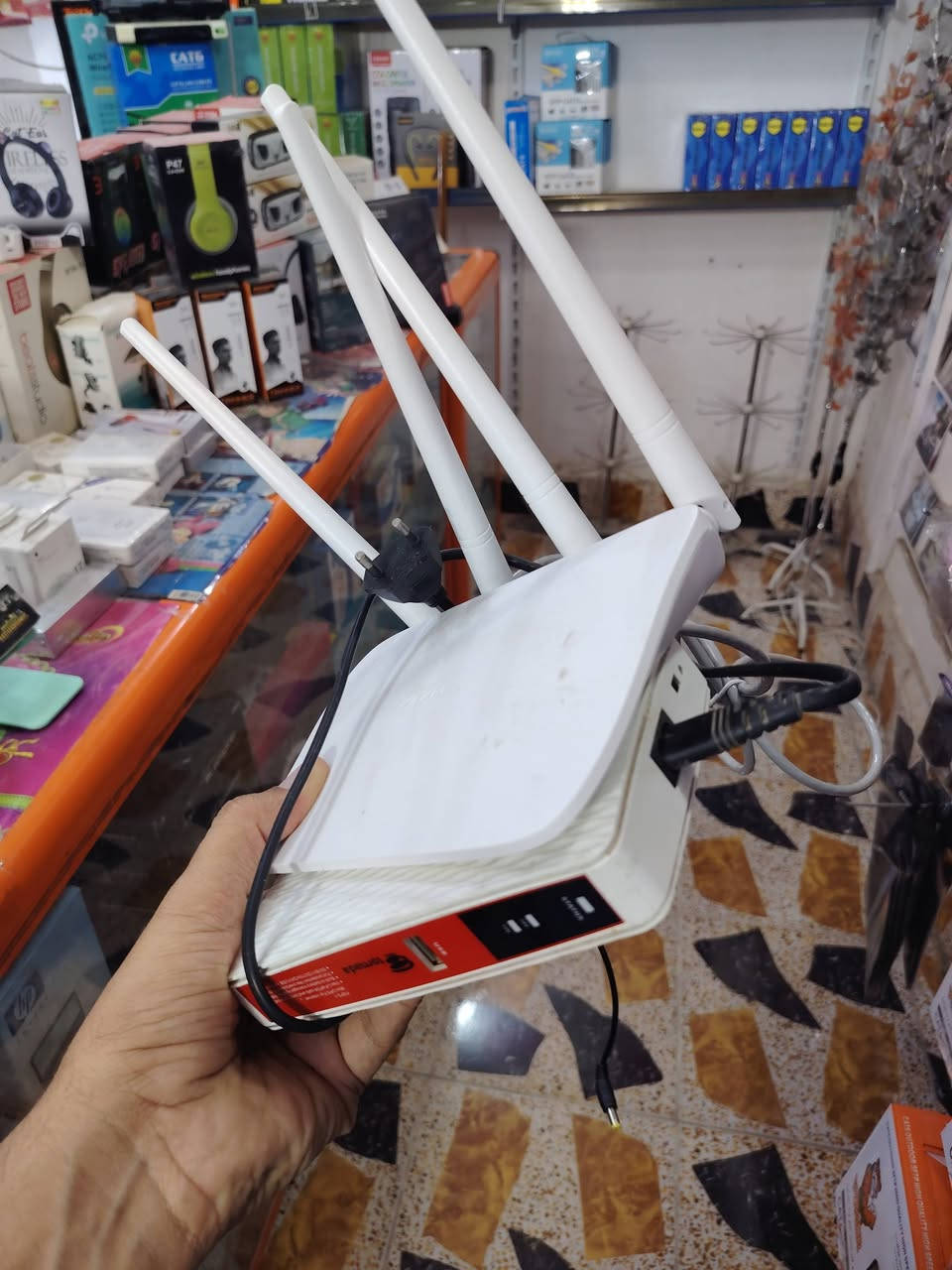 مستعمل وحيل نظيف كامل مكمل
جهاز الفوك مشبك وكيبل 20 و راوتر ابو 4 وجهاز شحن هم ويا كله كامل

رقم موبايل ***********
