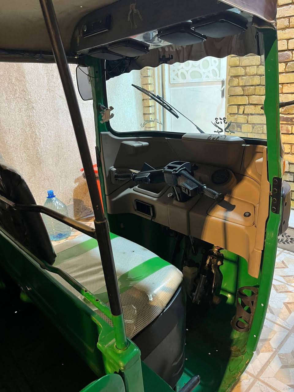 باجات وبيها طكات خفيفة والمكينة مامفتوحة ورقم السنوية بأسمي
هاذا رقم راعيها اتصل***********
سعرها 7250 سبع ملايين وربع وبها مجال
