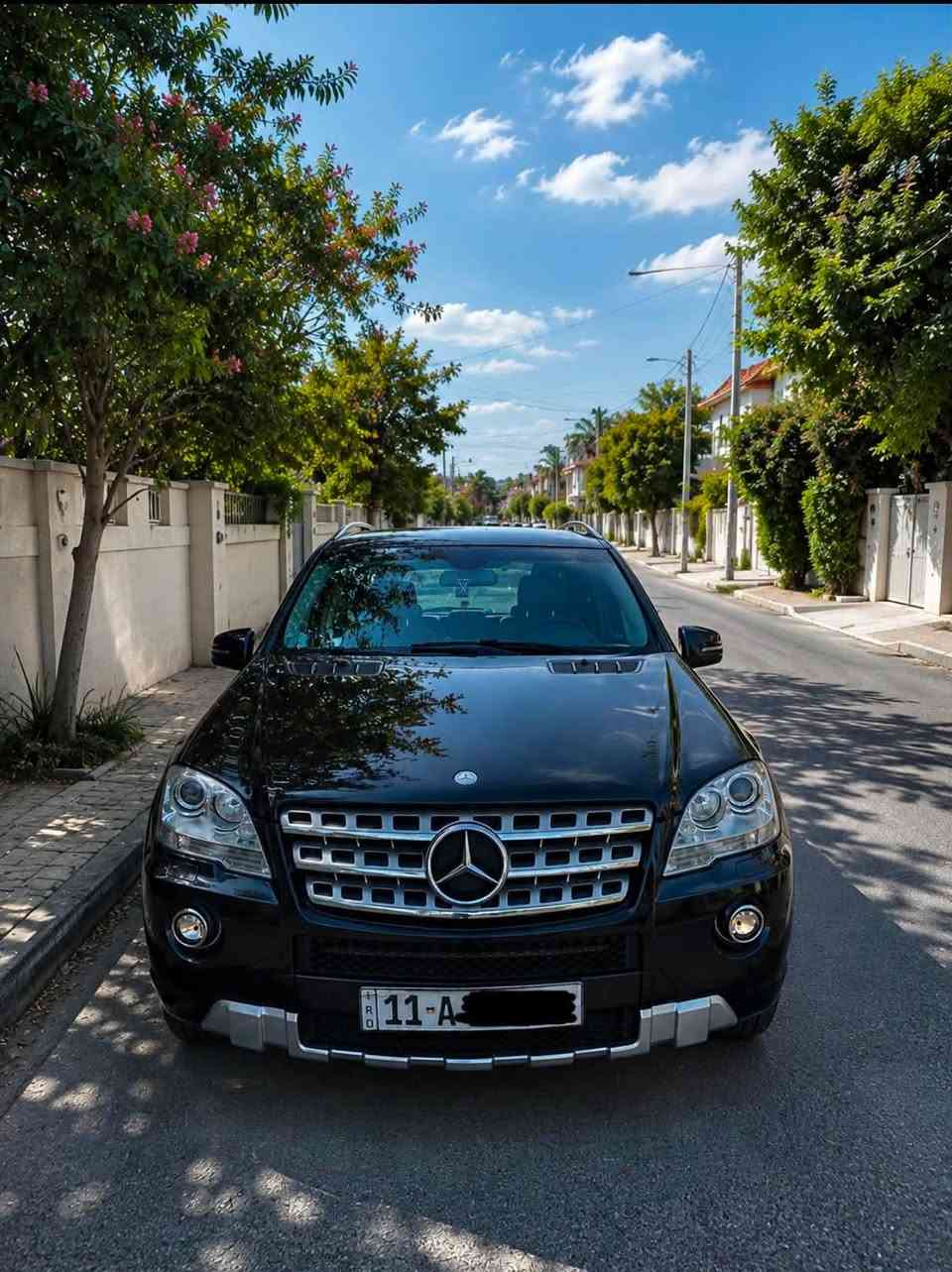 مرسيدس بنز ML 350 موديل 2011
- محرك 6 سلندر
- محرك وكير شرط كلة وضع الشركة 
- ماشية 104 km
- رقم بغداد 
- الصدر والتخم والتايرات والحدادية والتبريد كلها شرط
- السيارة بدون أي نقص

المواصفات:

- فول مواصفات

المكان: بغداد
رقم هاتف ***********
